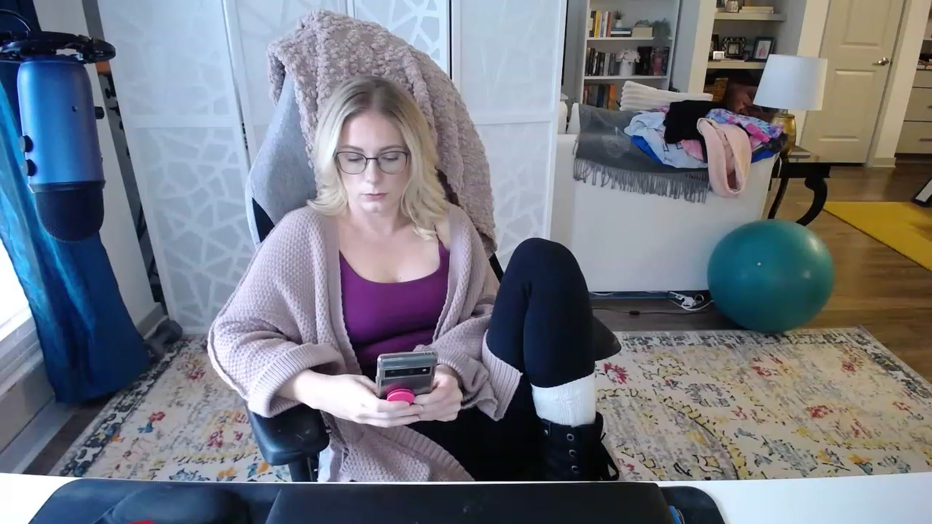 Gallery image thumbnail from TeecakeAvery's myfreecams stream on, 02/18/2023, 22:25 image 16 of 20
