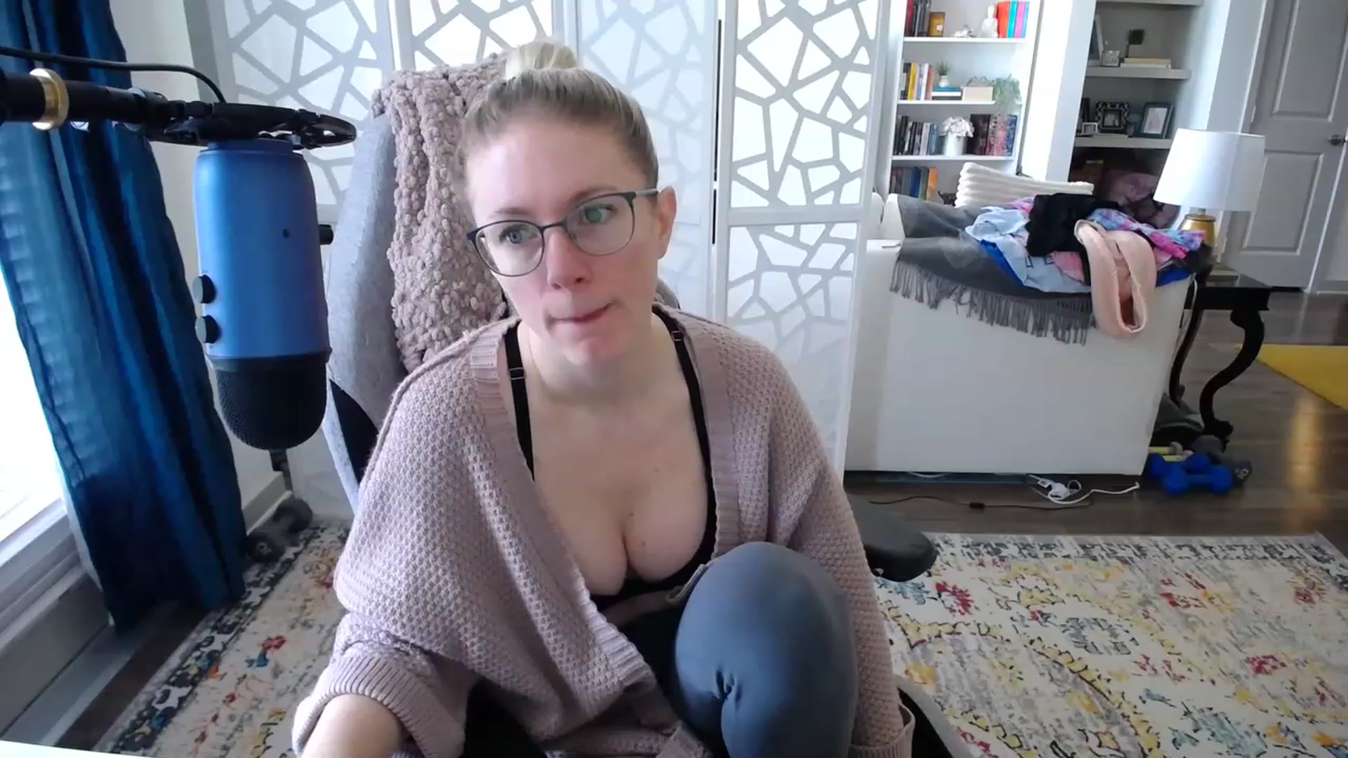 Gallery image thumbnail from TeecakeAvery's myfreecams stream on, 02/19/2023, 17:53 image 6 of 20