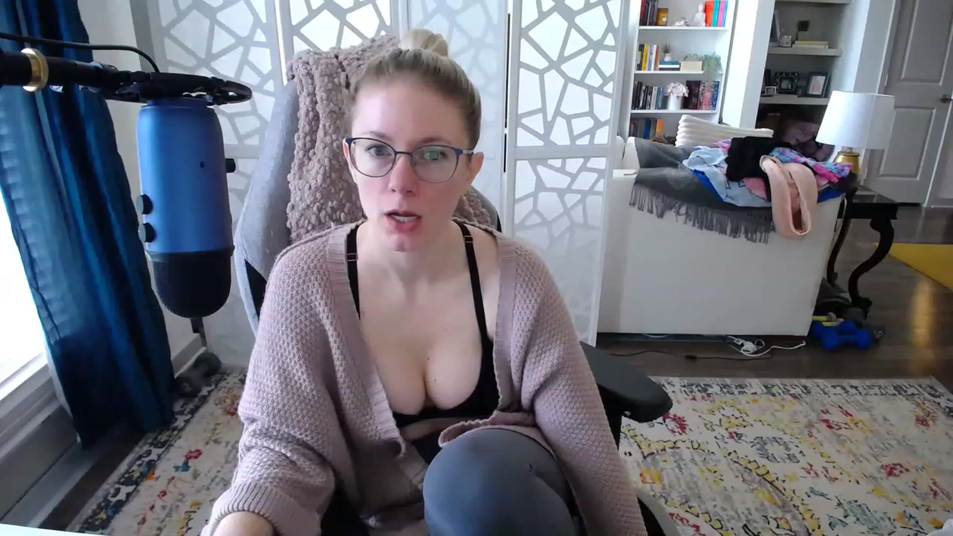 Gallery image thumbnail from TeecakeAvery's myfreecams stream on, 02/19/2023, 17:53 image 10 of 20