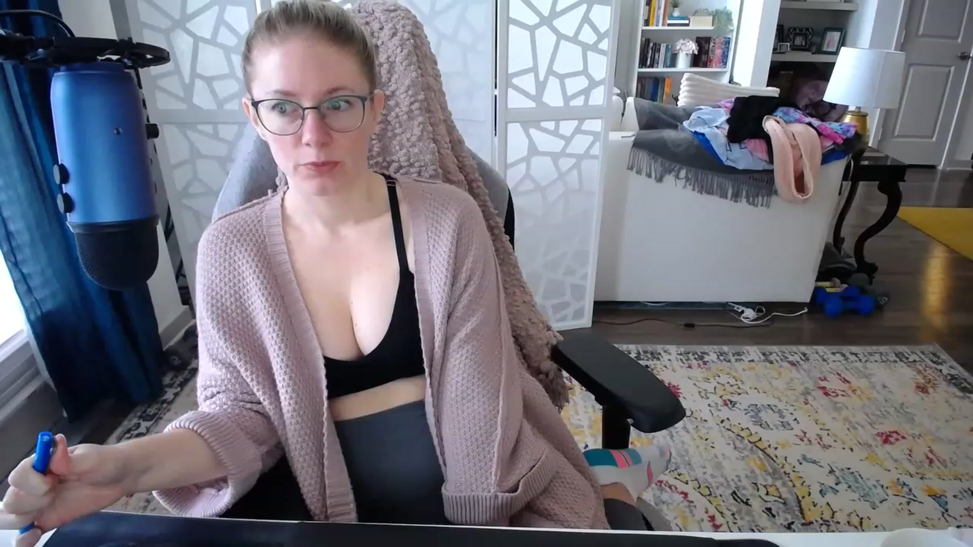 Gallery image thumbnail from TeecakeAvery's myfreecams stream on, 02/19/2023, 18:34 image 7 of 20