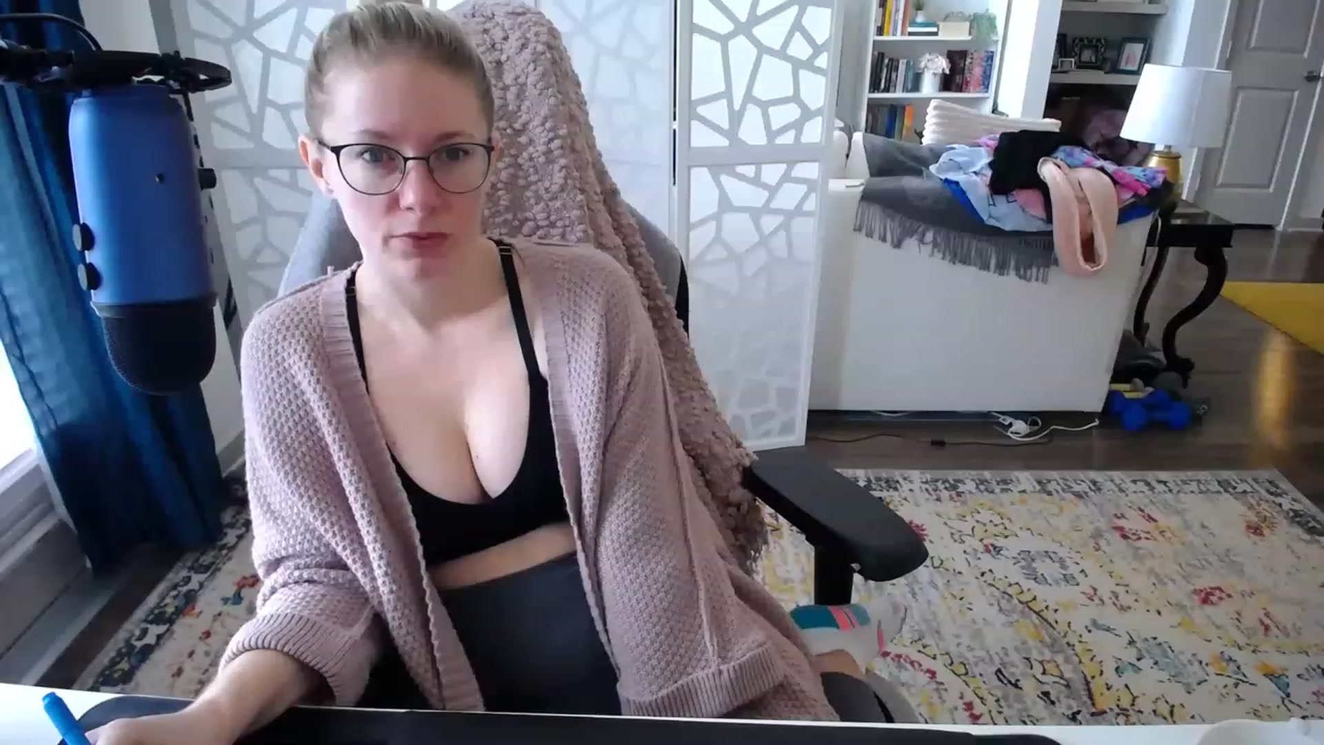 Gallery image thumbnail from TeecakeAvery's myfreecams stream on, 02/19/2023, 18:34 image 10 of 20