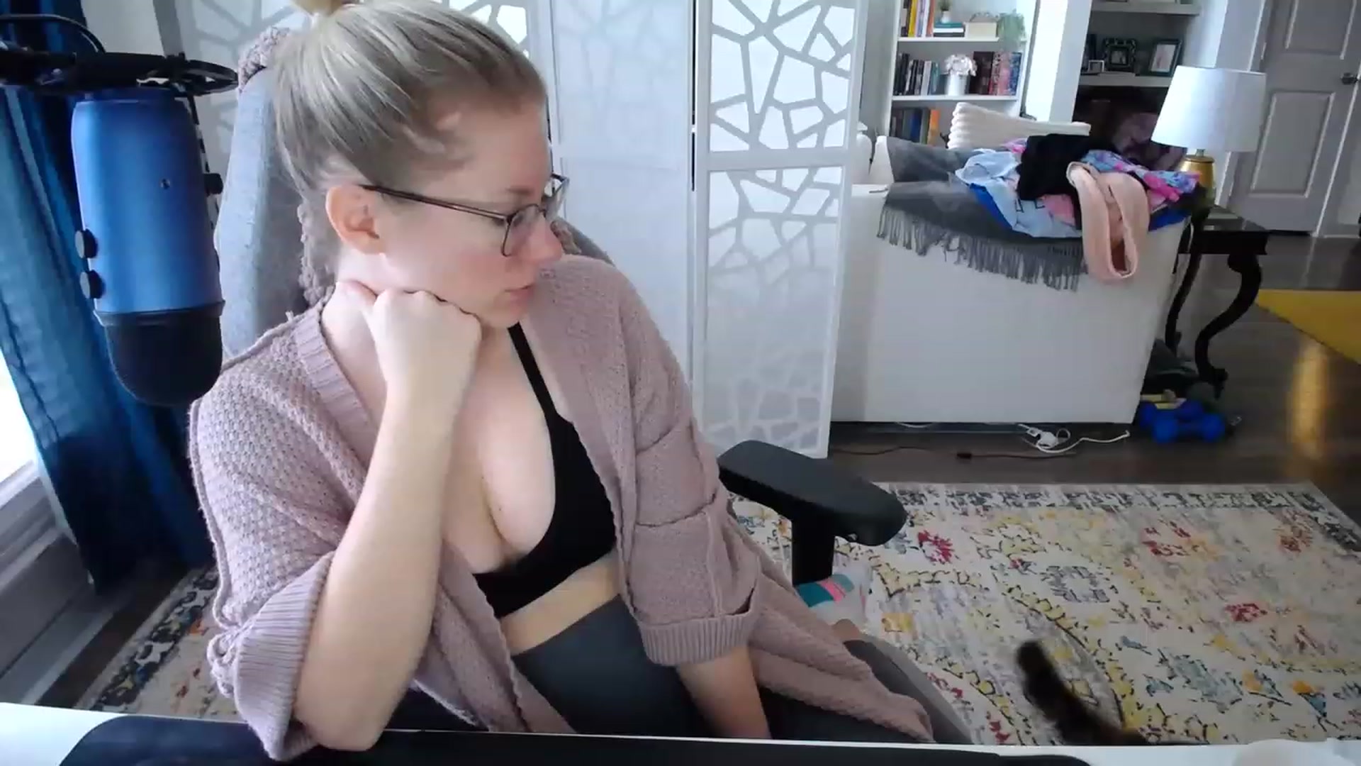 Gallery image thumbnail from TeecakeAvery's myfreecams stream on, 02/19/2023, 18:34 image 5 of 20