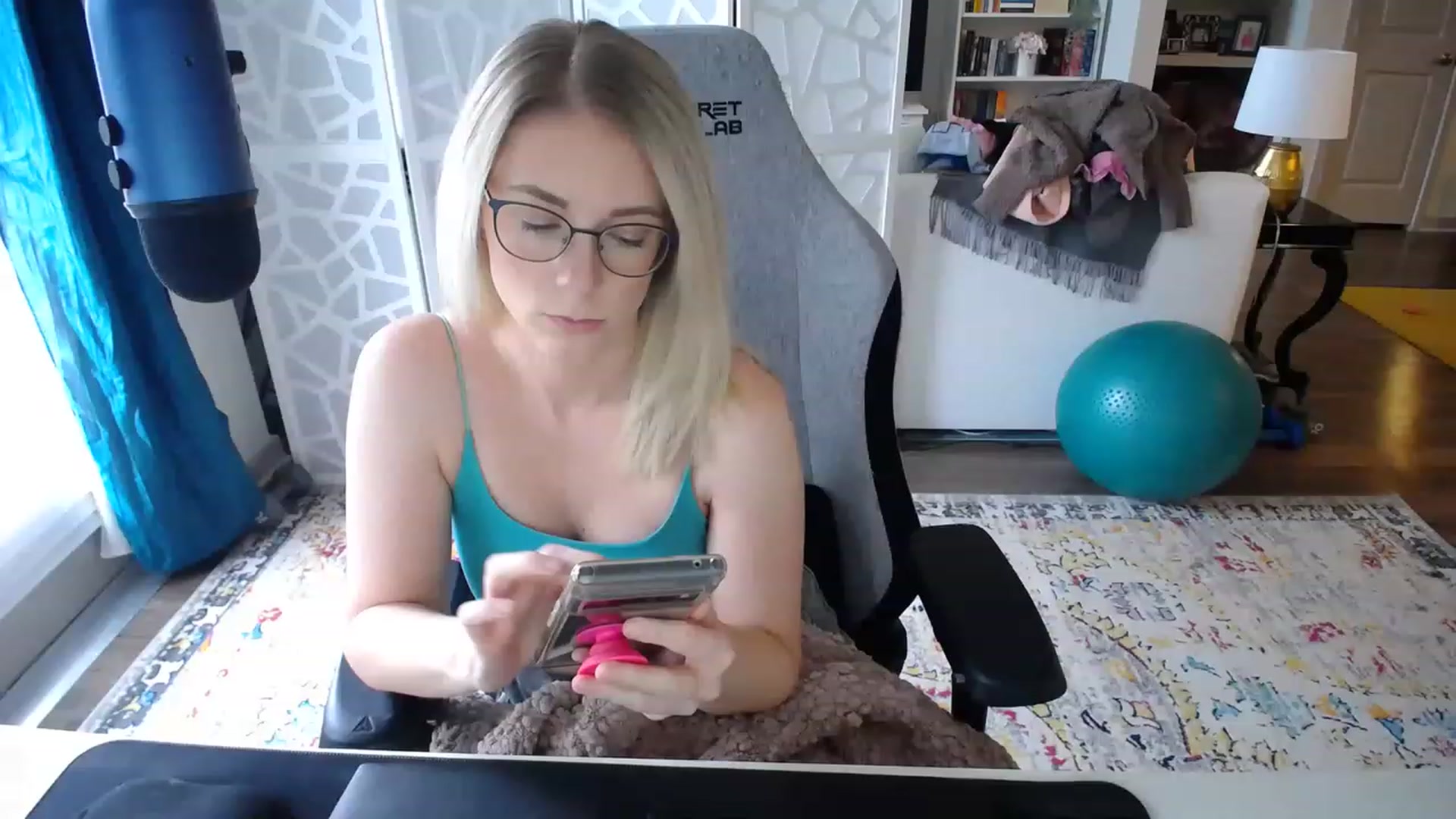 Gallery image thumbnail from TeecakeAvery's myfreecams stream on, 02/26/2023, 22:22 image 3 of 20