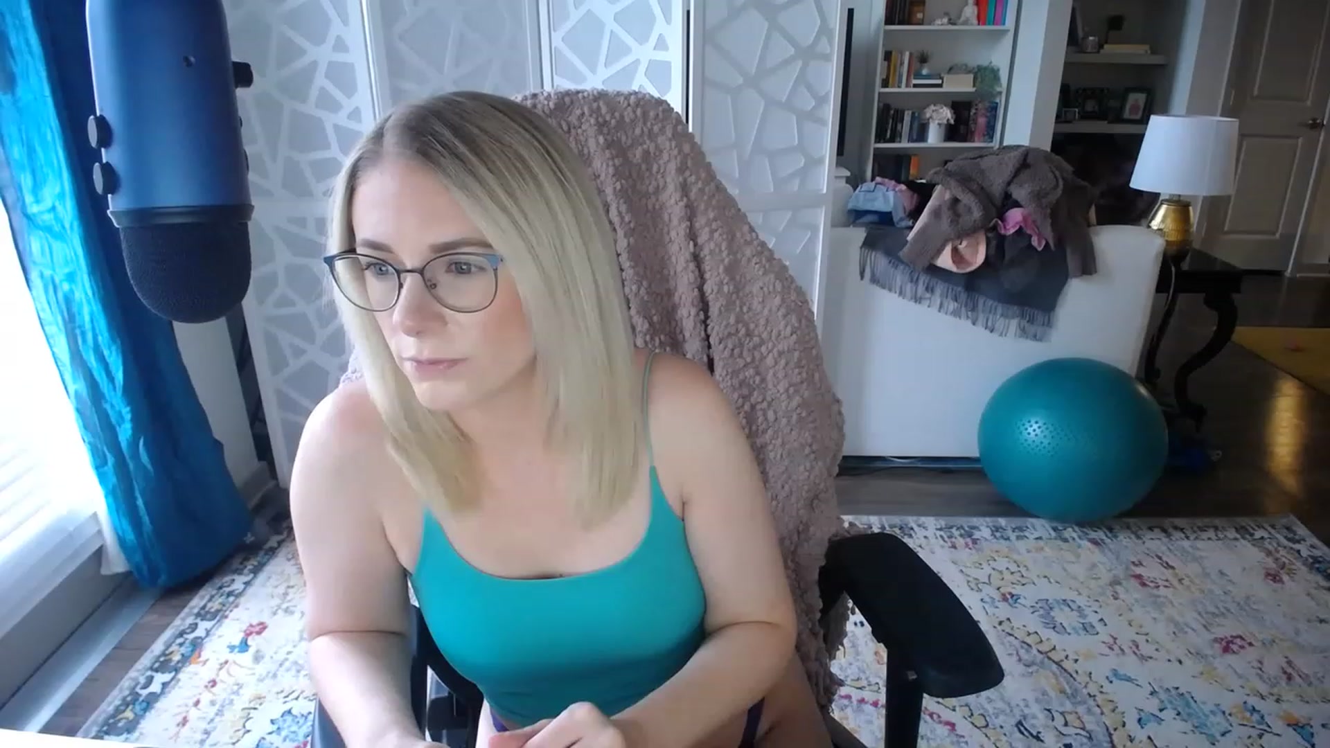 Gallery image thumbnail from TeecakeAvery's myfreecams stream on, 02/26/2023, 22:41 image 17 of 20