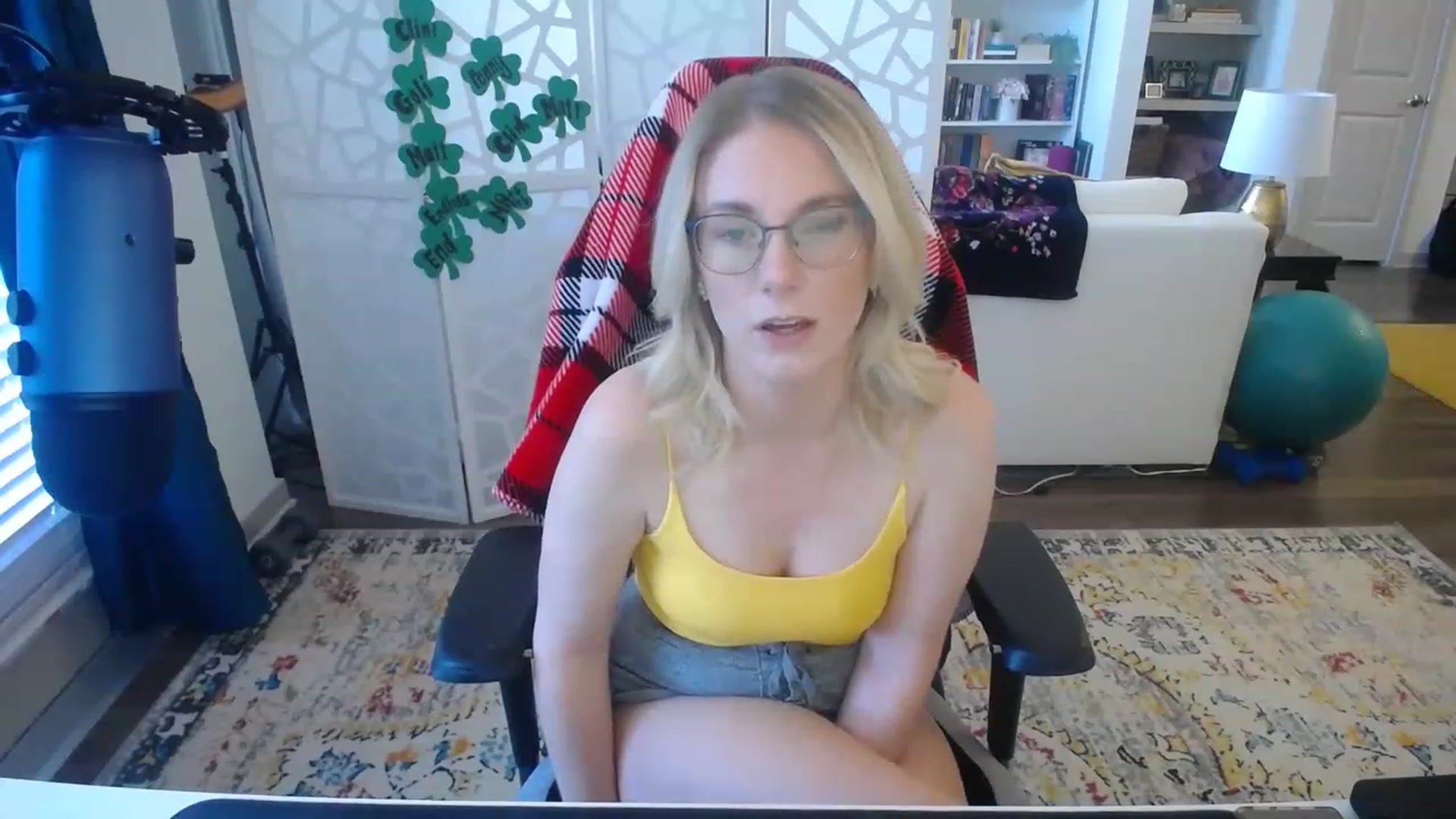 Gallery image thumbnail from TeecakeAvery's myfreecams stream on, 03/04/2023, 21:41 image 5 of 20
