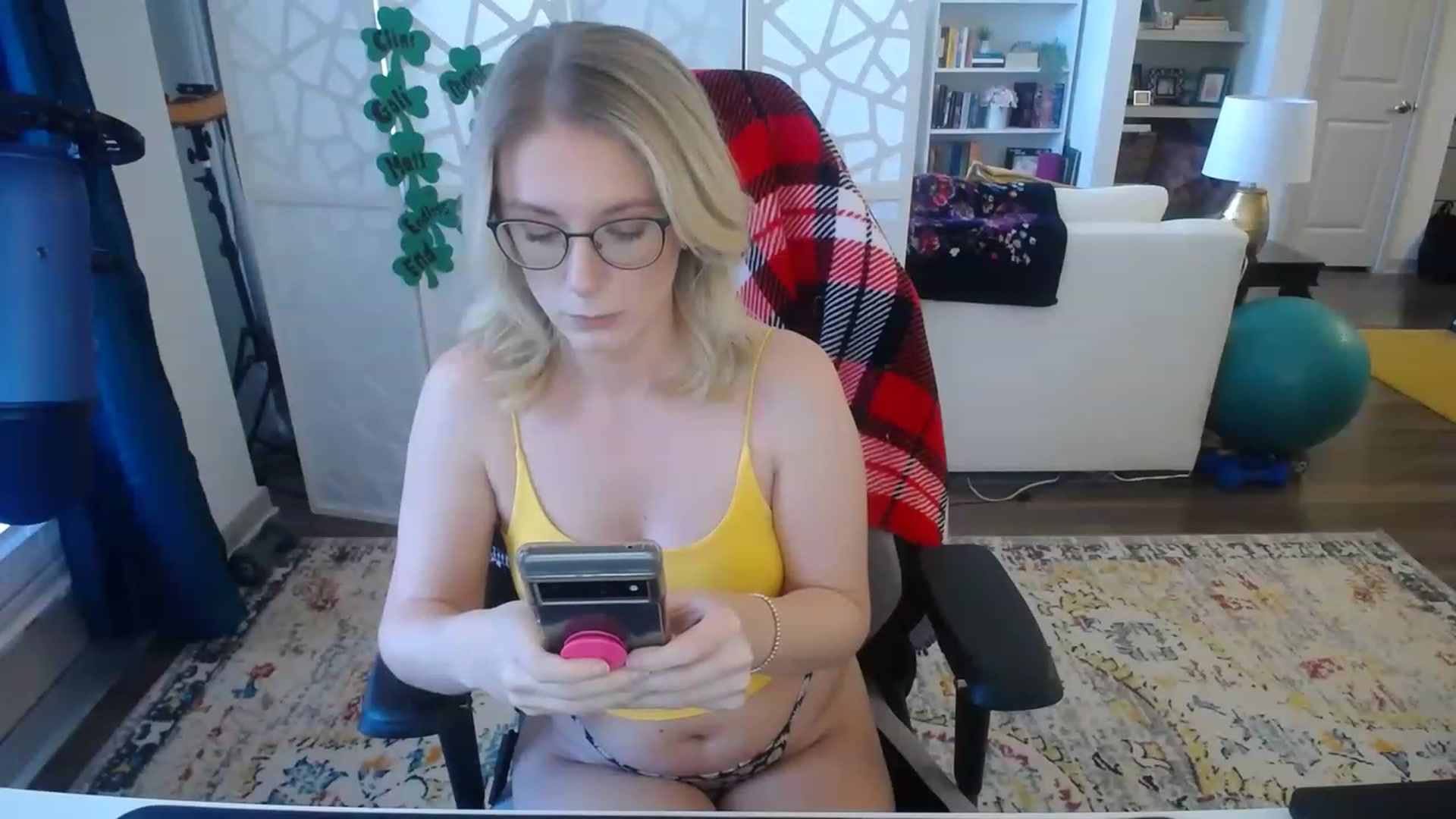 Gallery image thumbnail from TeecakeAvery's myfreecams stream on, 03/04/2023, 21:41 image 11 of 20