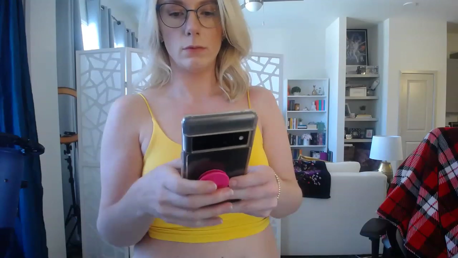 Gallery image thumbnail from TeecakeAvery's myfreecams stream on, 03/04/2023, 21:41 image 15 of 20