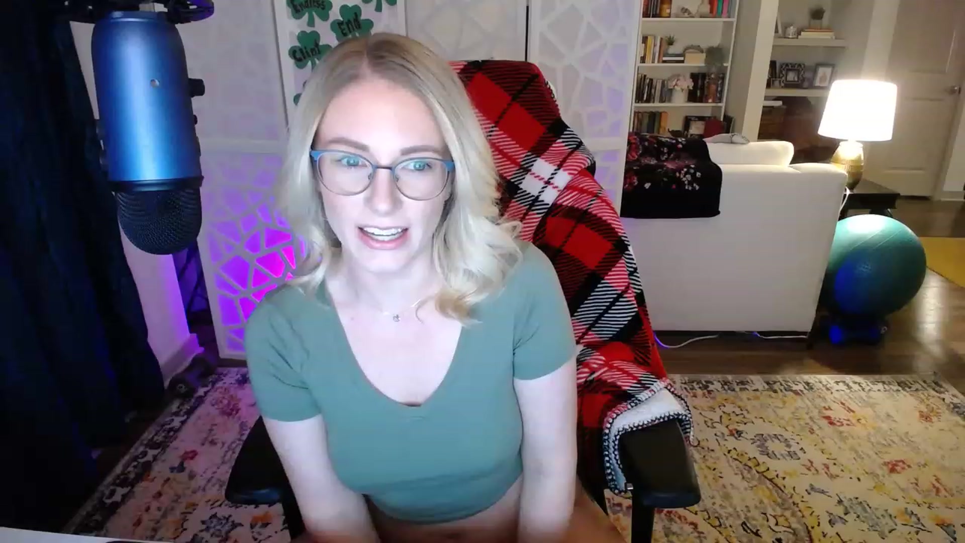 Gallery image thumbnail from TeecakeAvery's myfreecams stream on, 03/18/2023, 04:06 image 8 of 20