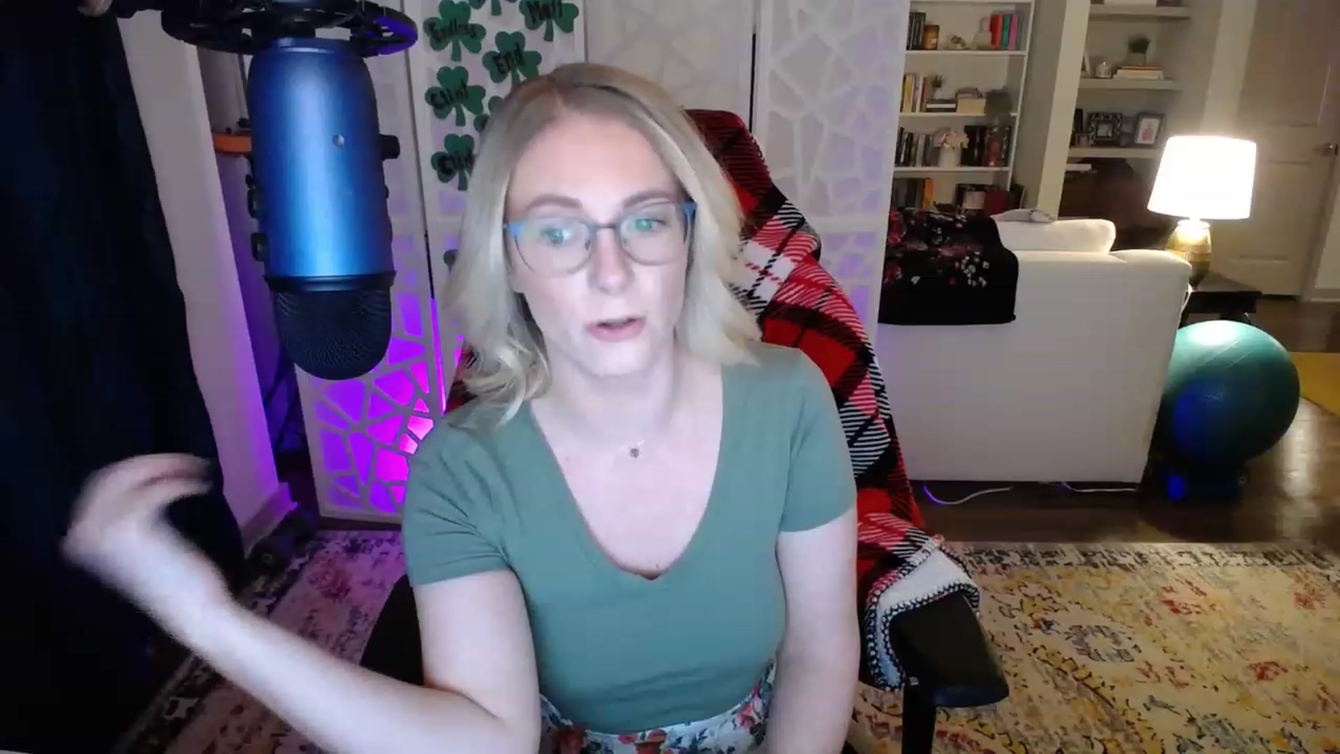 Gallery image thumbnail from TeecakeAvery's myfreecams stream on, 03/18/2023, 04:06 image 4 of 20