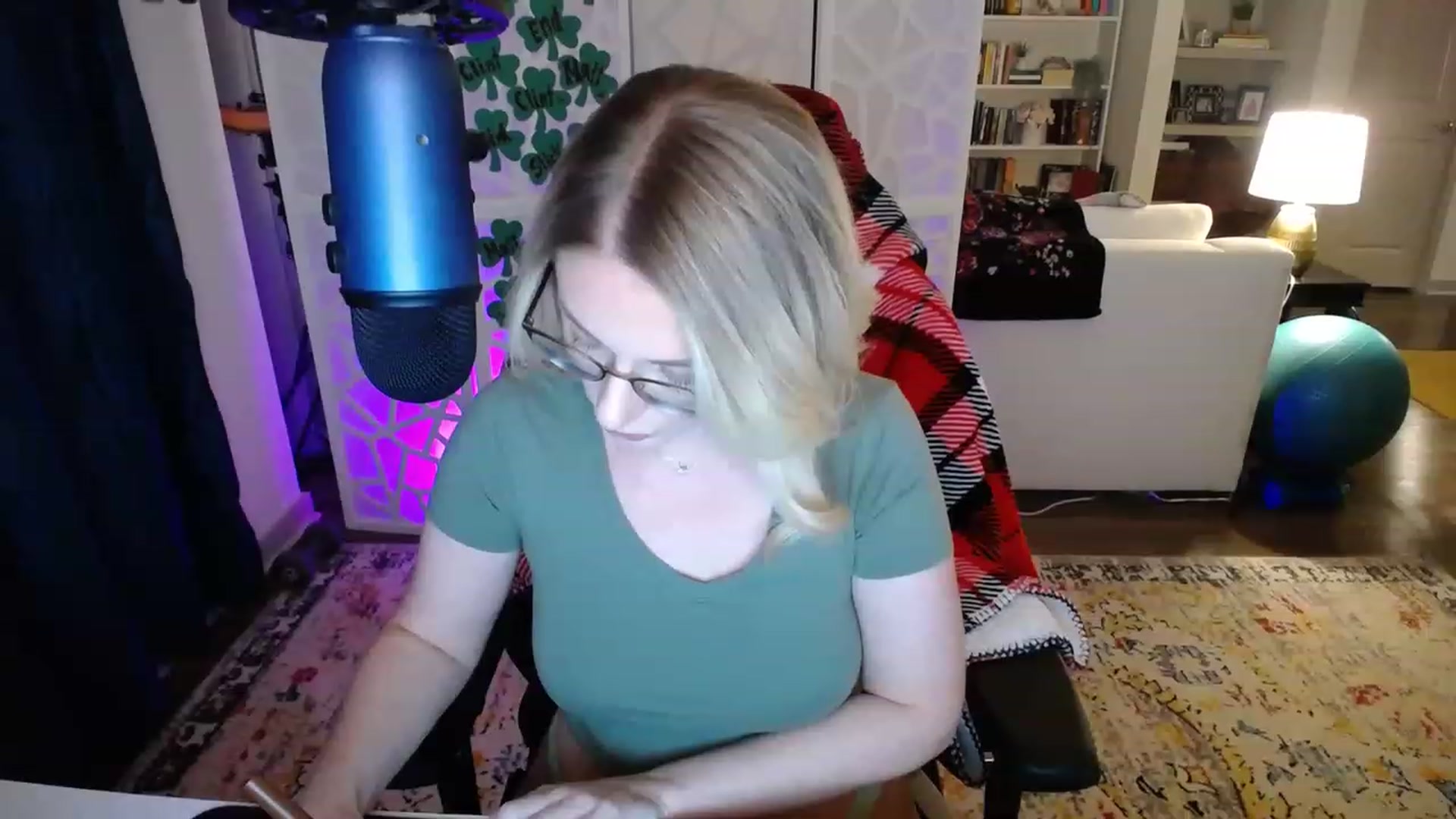 Gallery image thumbnail from TeecakeAvery's myfreecams stream on, 03/18/2023, 04:06 image 19 of 20
