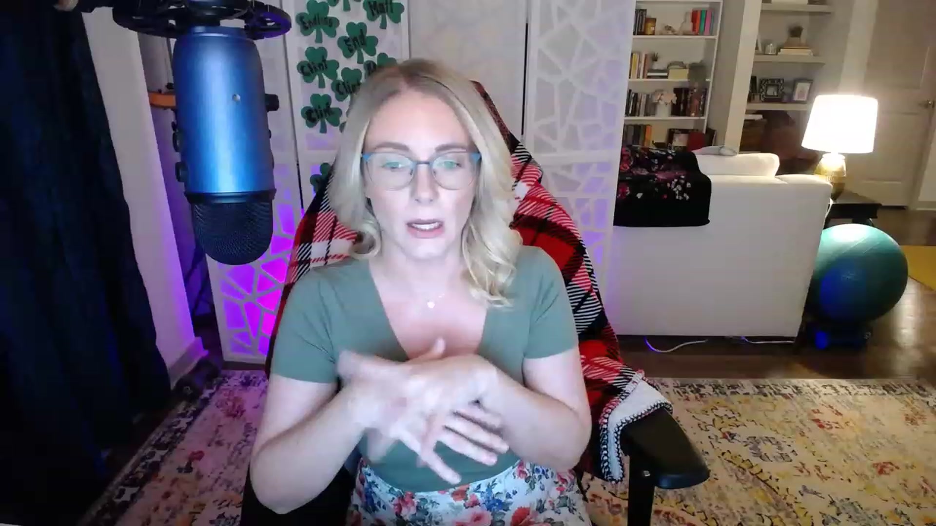 Gallery image thumbnail from TeecakeAvery's myfreecams stream on, 03/18/2023, 04:06 image 5 of 20