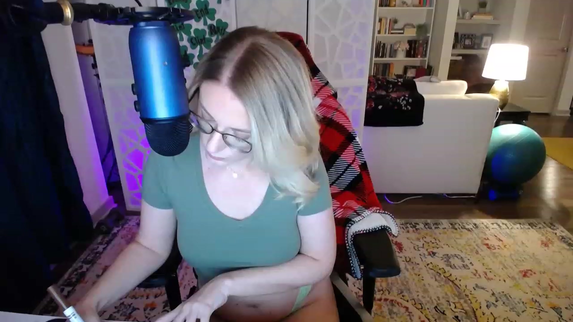 Gallery image thumbnail from TeecakeAvery's myfreecams stream on, 03/18/2023, 04:06 image 13 of 20