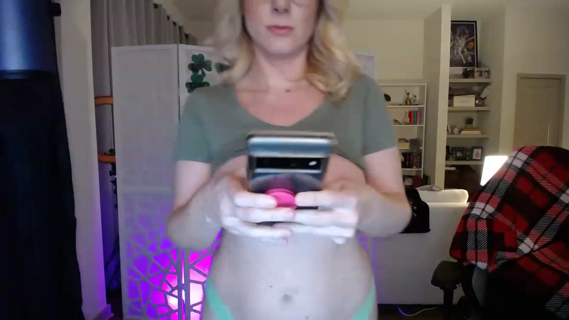 Gallery image thumbnail from TeecakeAvery's myfreecams stream on, 03/18/2023, 04:06 image 18 of 20