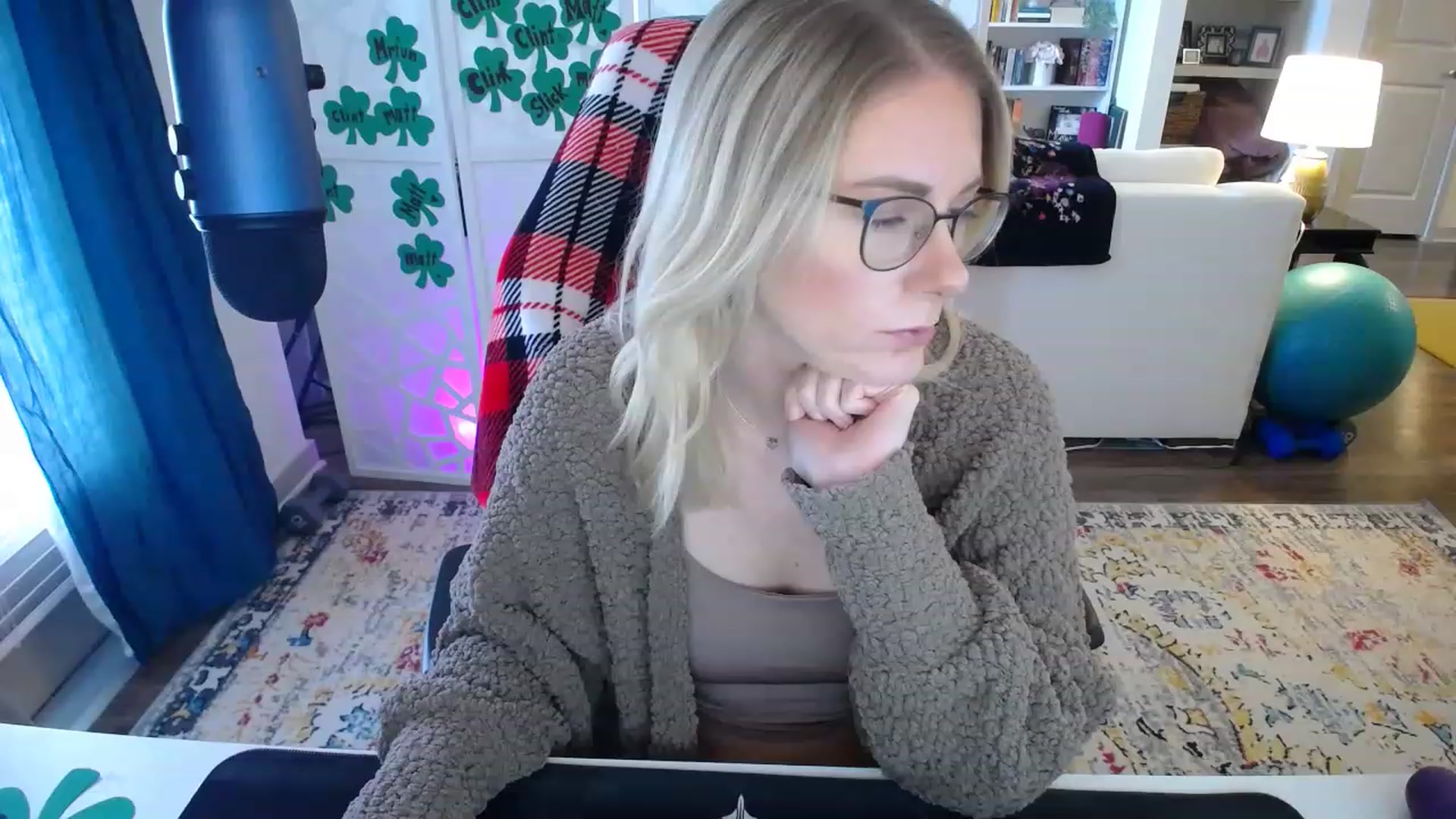 Gallery image thumbnail from TeecakeAvery's myfreecams stream on, 03/18/2023, 19:38 image 11 of 20