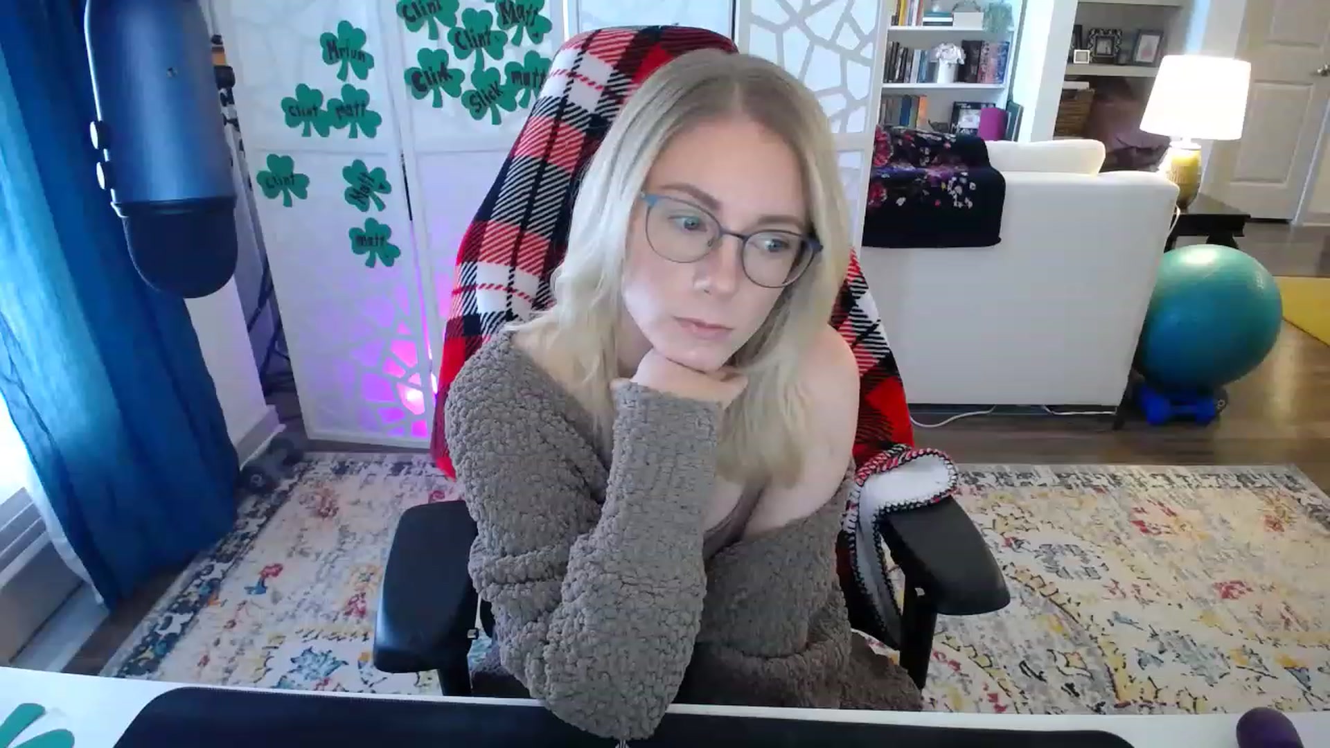 Gallery image thumbnail from TeecakeAvery's myfreecams stream on, 03/18/2023, 19:38 image 7 of 20