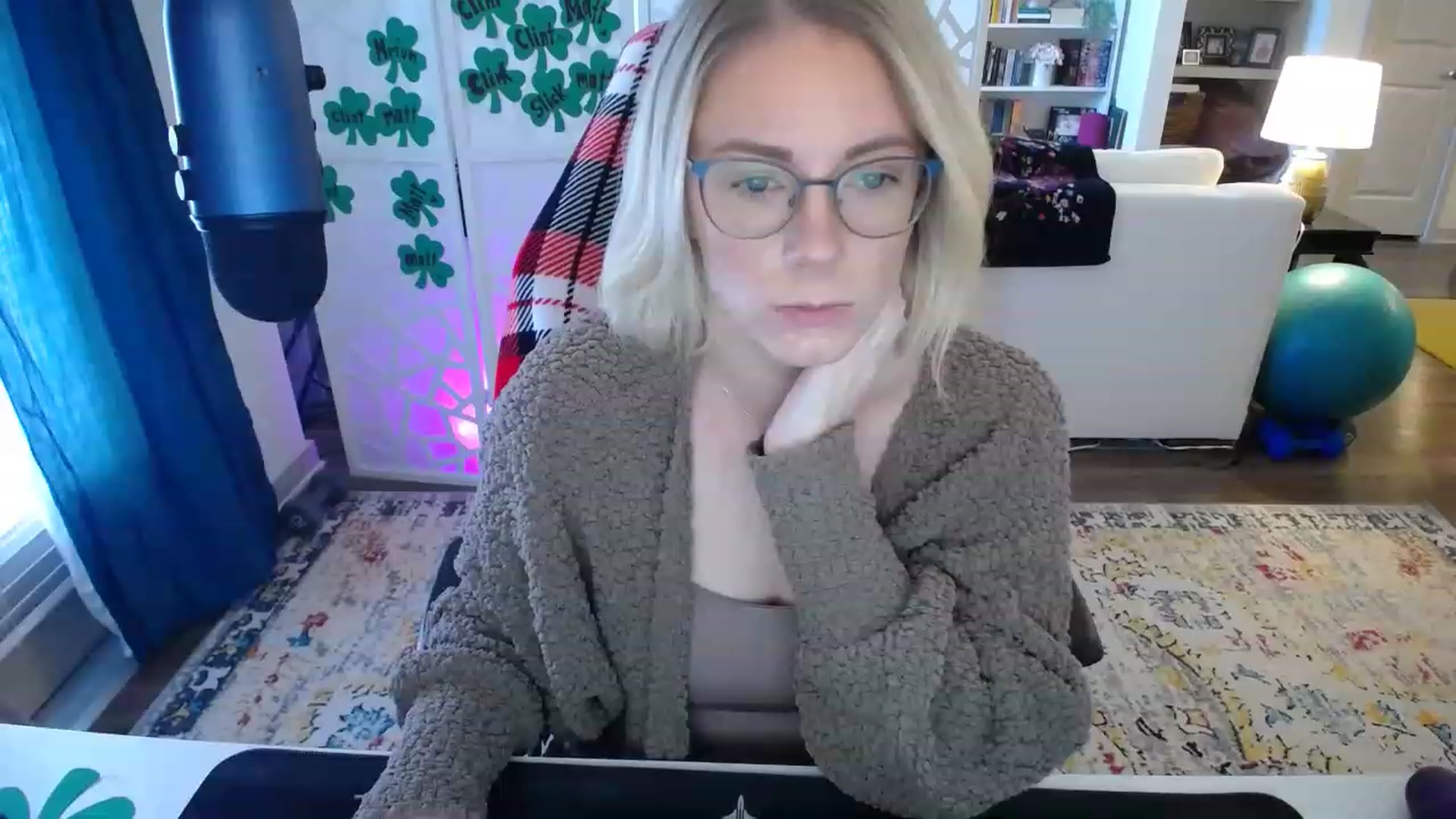 Gallery image thumbnail from TeecakeAvery's myfreecams stream on, 03/18/2023, 19:38 image 9 of 20