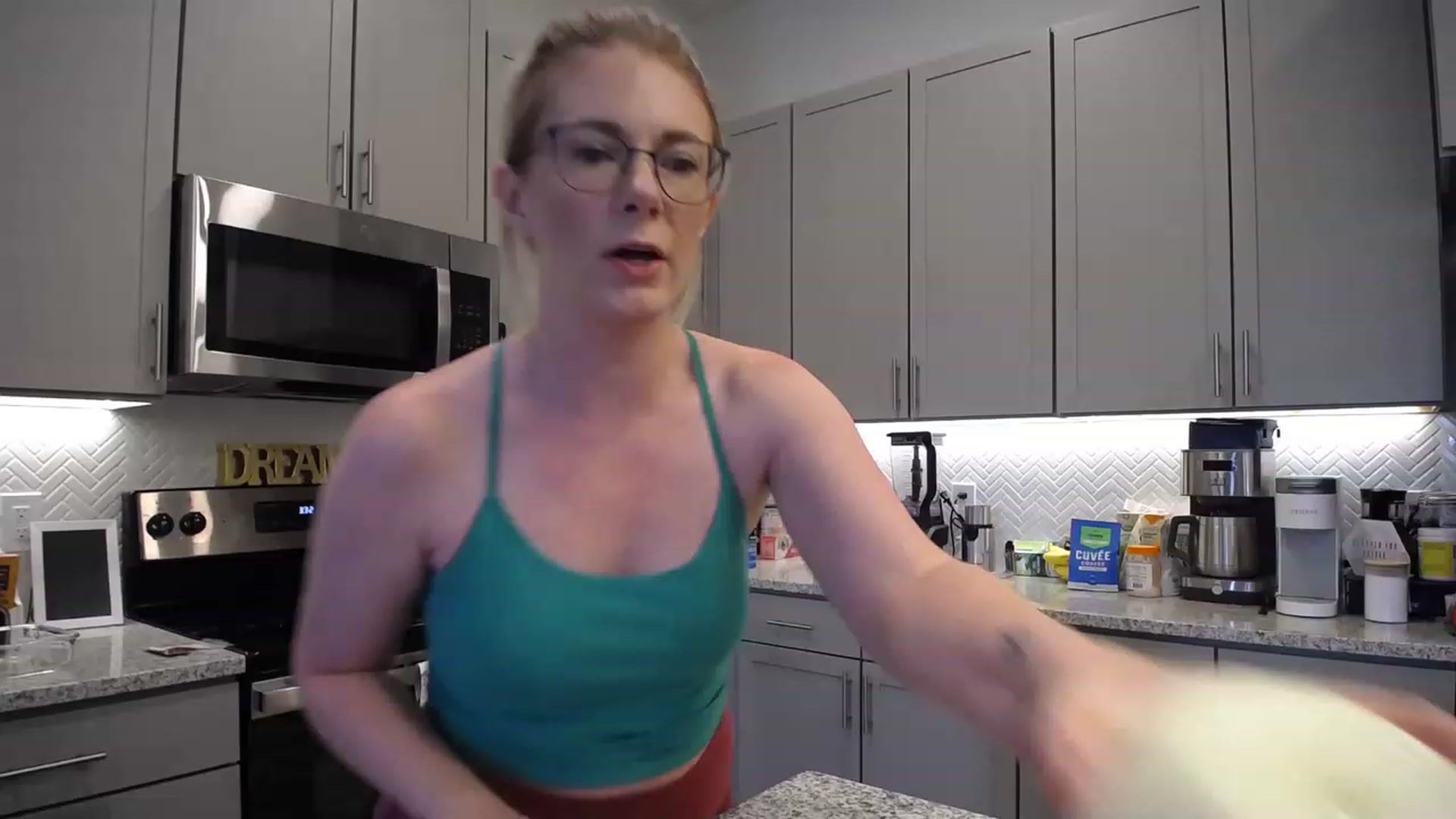 Gallery image thumbnail from TeecakeAvery's myfreecams stream on, 04/23/2023, 21:29 image 11 of 20