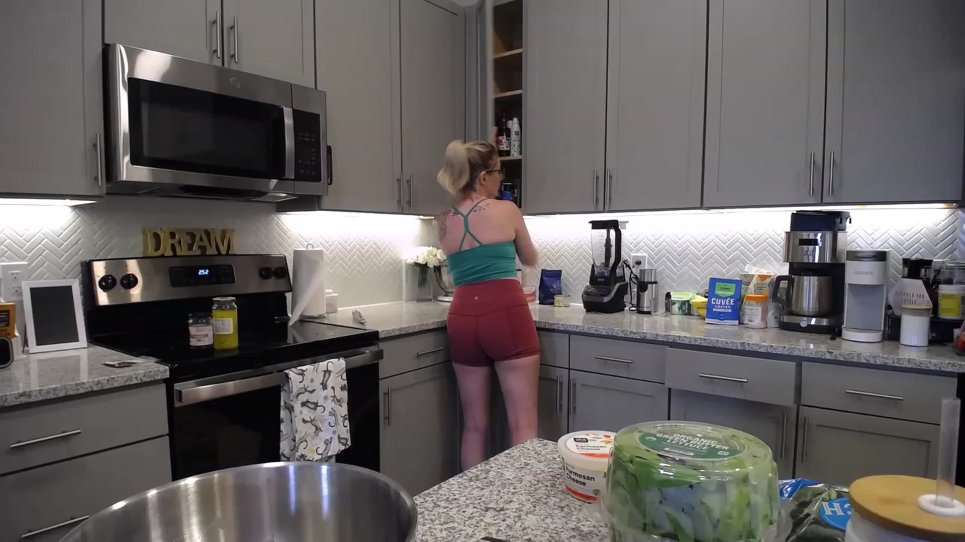 Gallery image thumbnail from TeecakeAvery's myfreecams stream on, 04/23/2023, 21:29 image 3 of 20