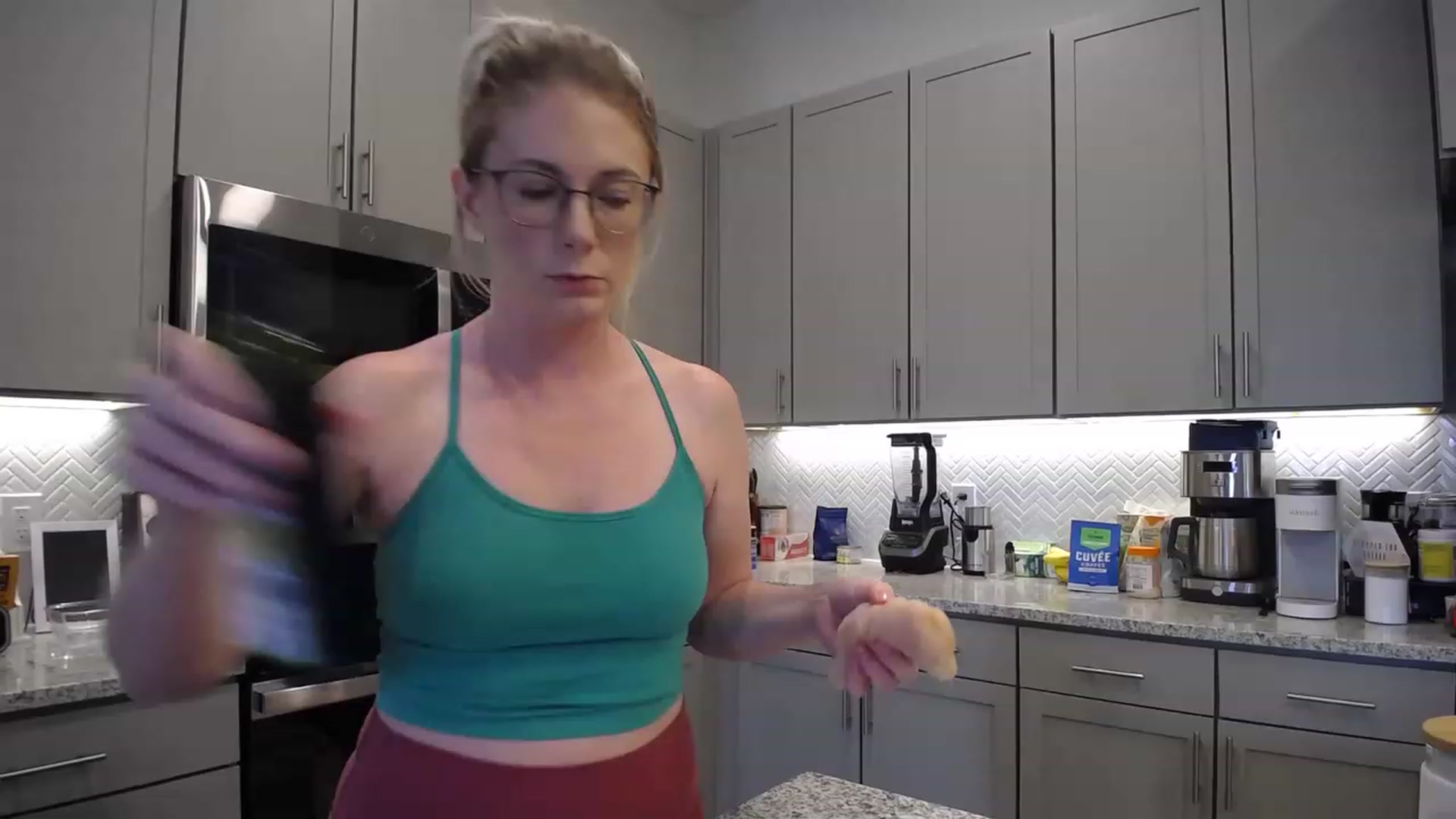 Gallery image thumbnail from TeecakeAvery's myfreecams stream on, 04/23/2023, 21:29 image 16 of 20