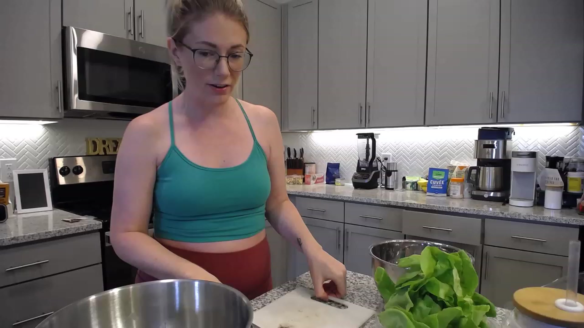 Gallery image thumbnail from TeecakeAvery's myfreecams stream on, 04/23/2023, 21:29 image 4 of 20