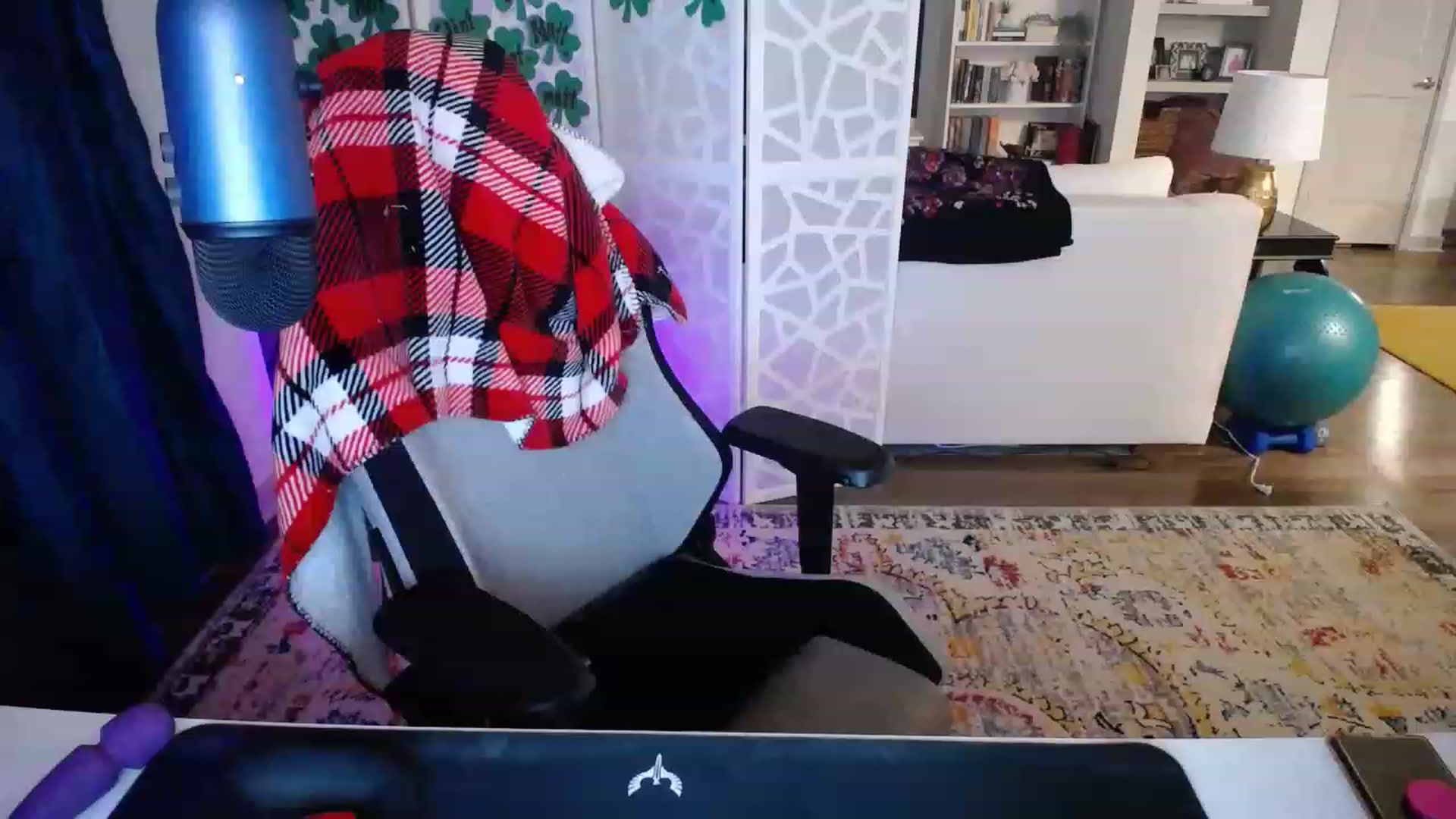 Gallery image thumbnail from TeecakeAvery's myfreecams stream on, 04/30/2023, 03:35 image 14 of 20