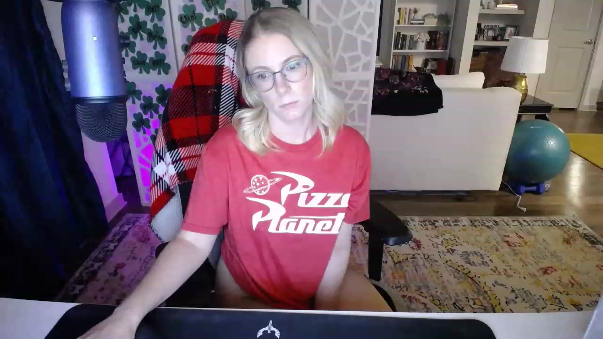Gallery image thumbnail from TeecakeAvery's myfreecams stream on, 04/30/2023, 03:35 image 6 of 20