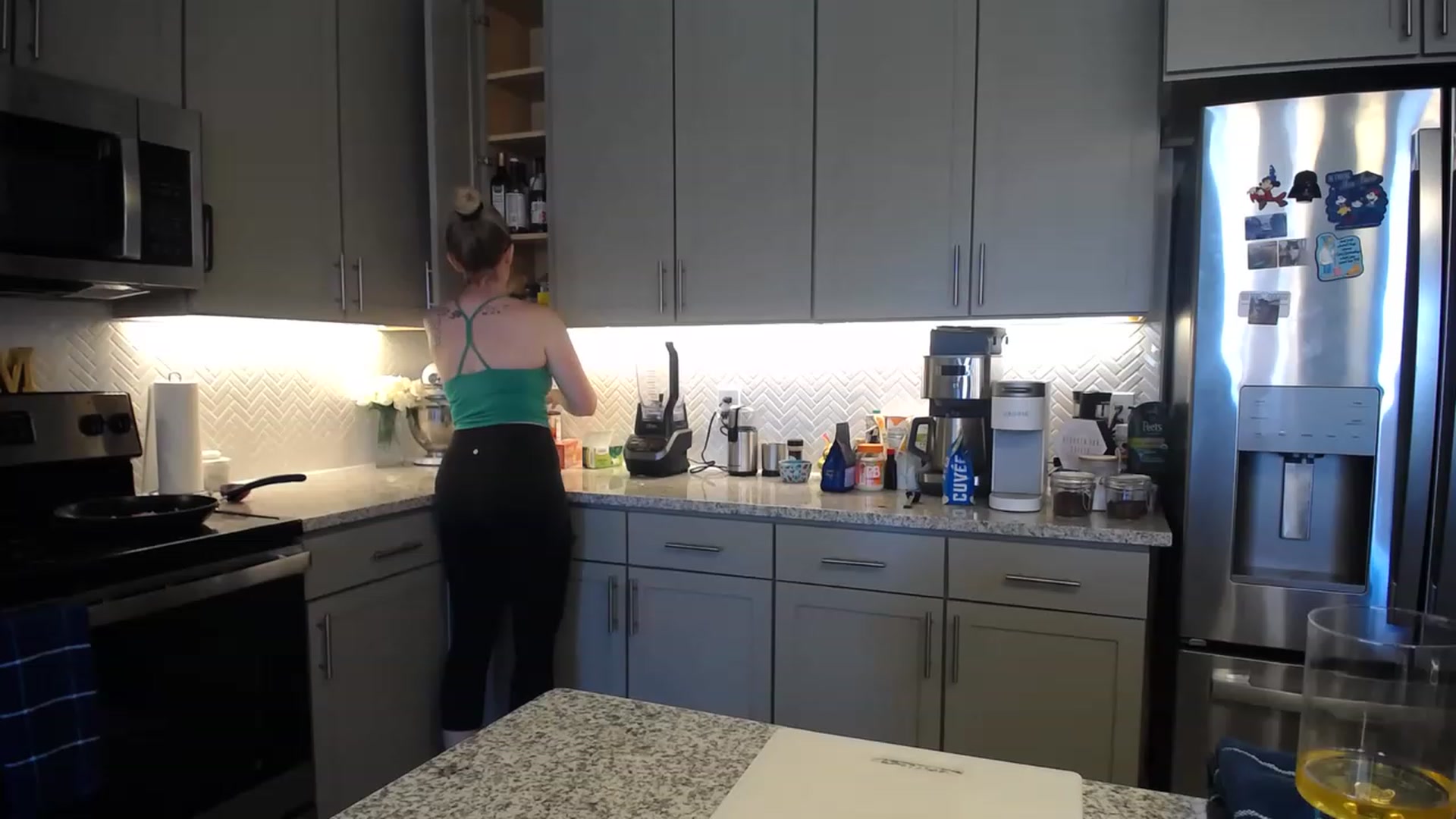 Gallery image thumbnail from TeecakeAvery's myfreecams stream on, 04/30/2023, 19:22 image 3 of 20