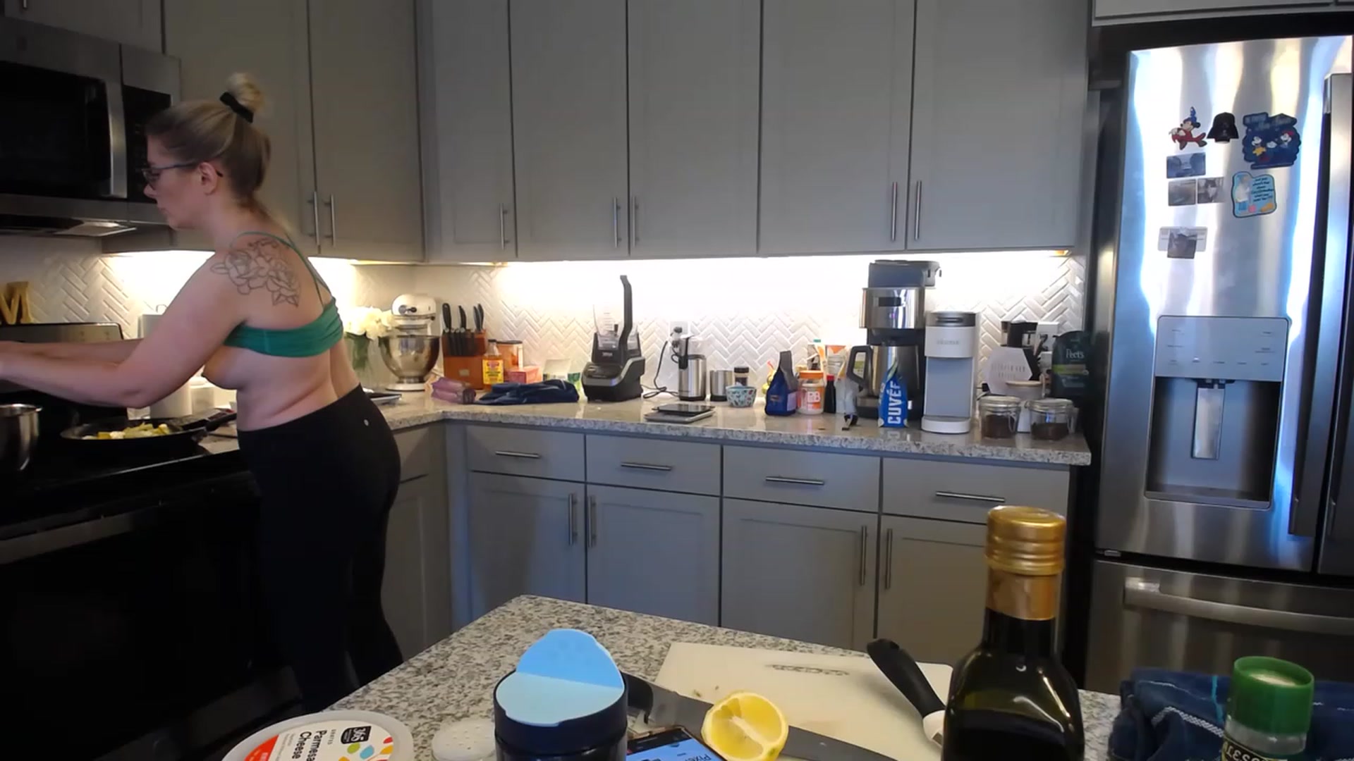 Gallery image thumbnail from TeecakeAvery's myfreecams stream on, 04/30/2023, 19:44 image 17 of 20