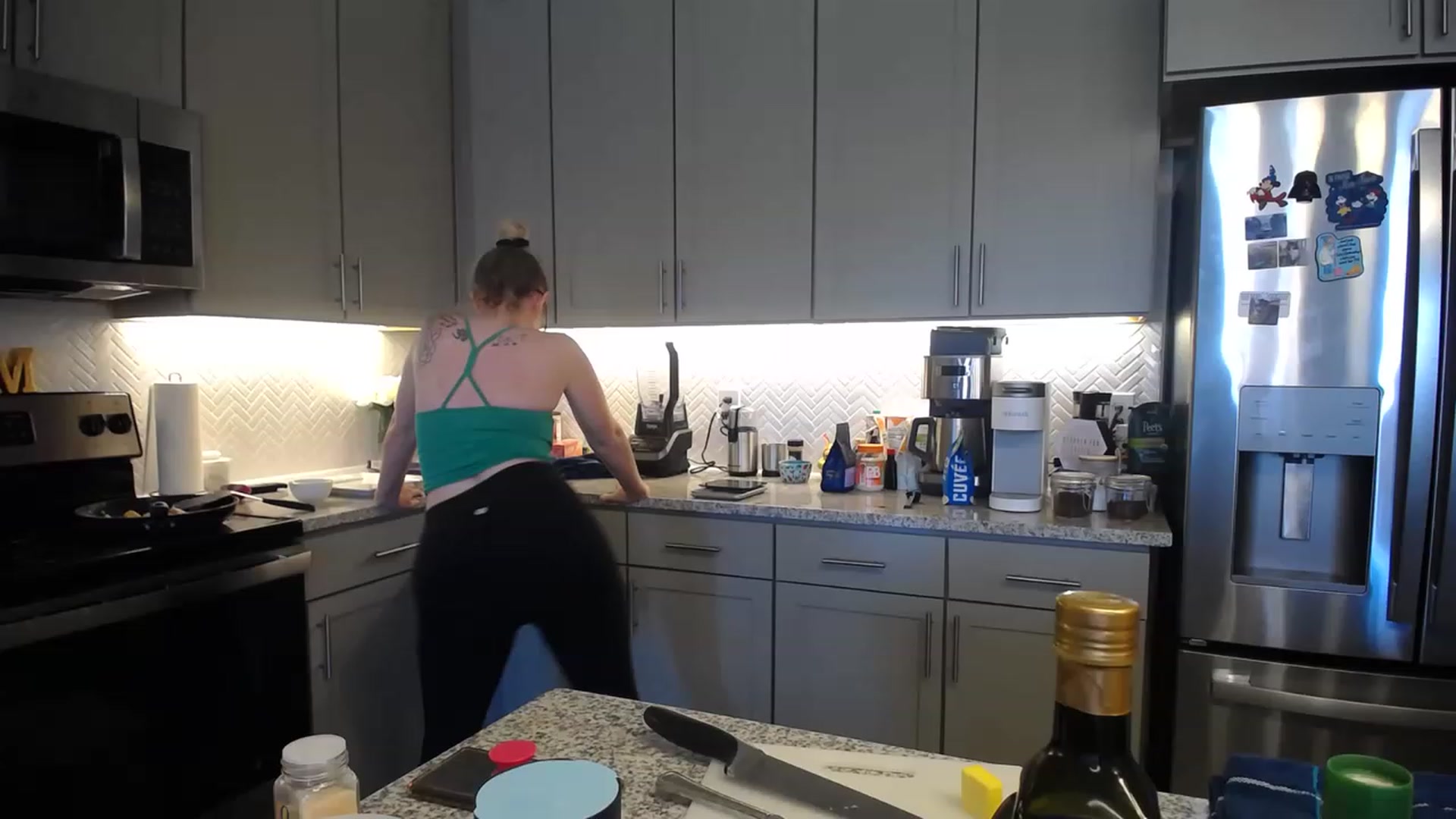 Gallery image thumbnail from TeecakeAvery's myfreecams stream on, 04/30/2023, 19:44 image 10 of 20