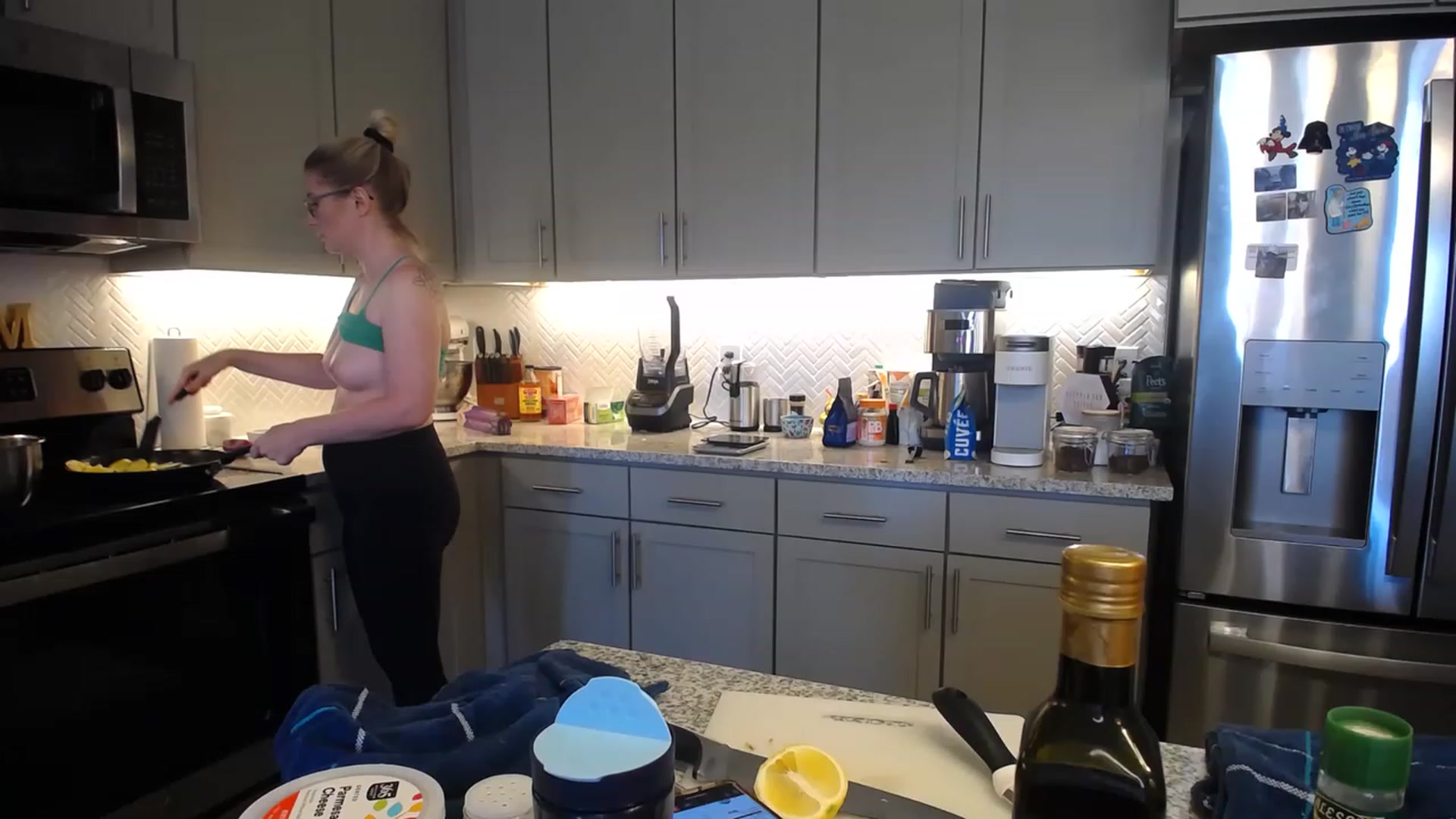 Gallery image thumbnail from TeecakeAvery's myfreecams stream on, 04/30/2023, 19:44 image 18 of 20