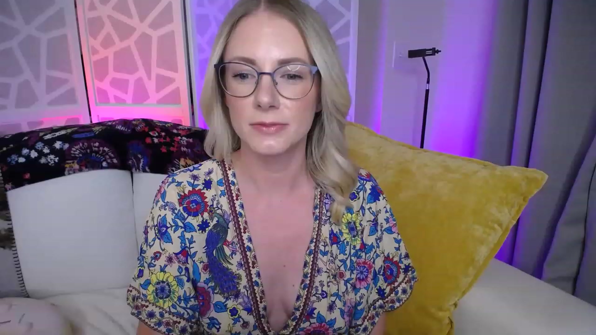 Gallery image thumbnail from TeecakeAvery's myfreecams stream on, 05/02/2023, 04:14 image 2 of 20