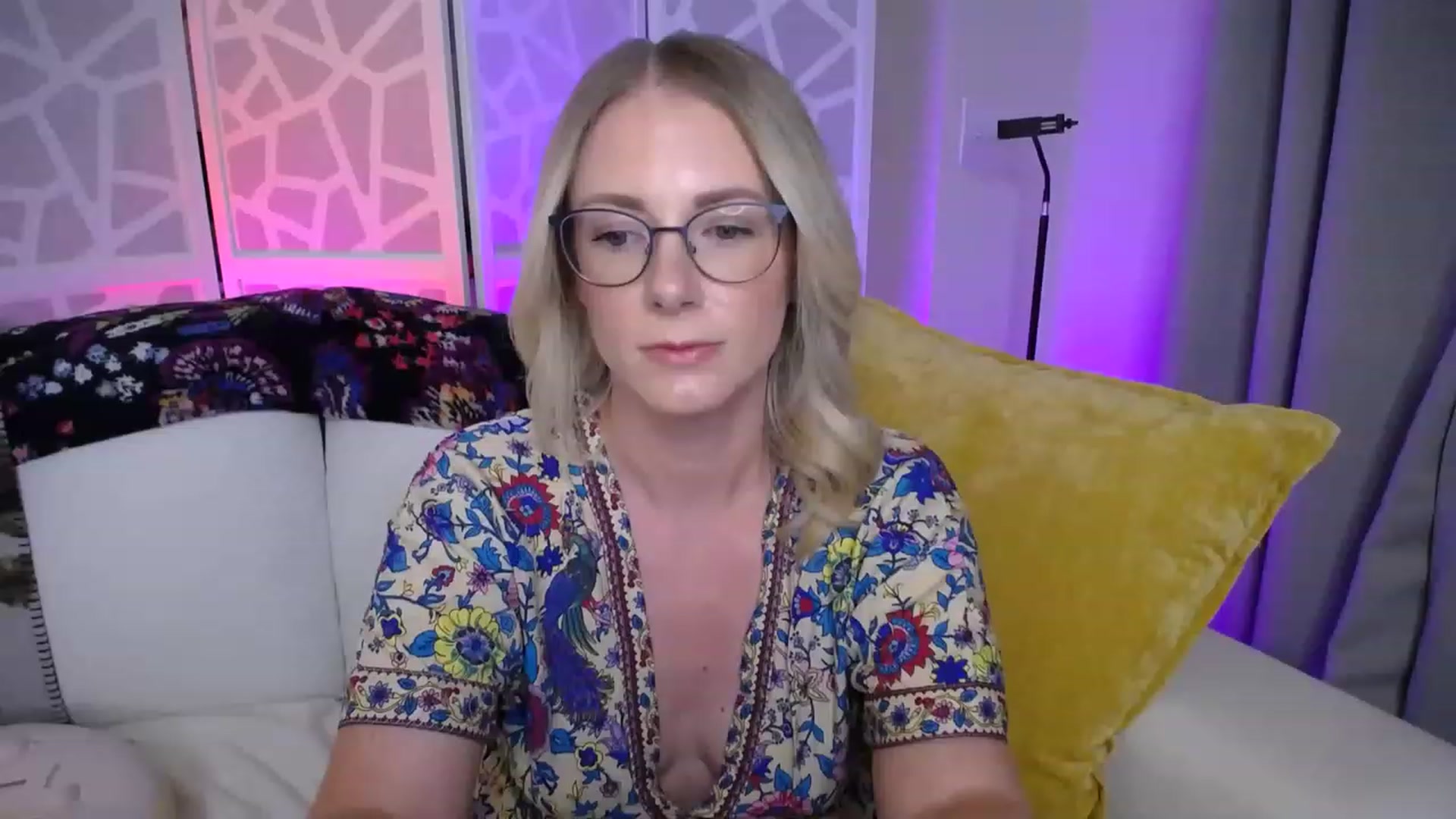 Gallery image thumbnail from TeecakeAvery's myfreecams stream on, 05/02/2023, 04:14 image 3 of 20