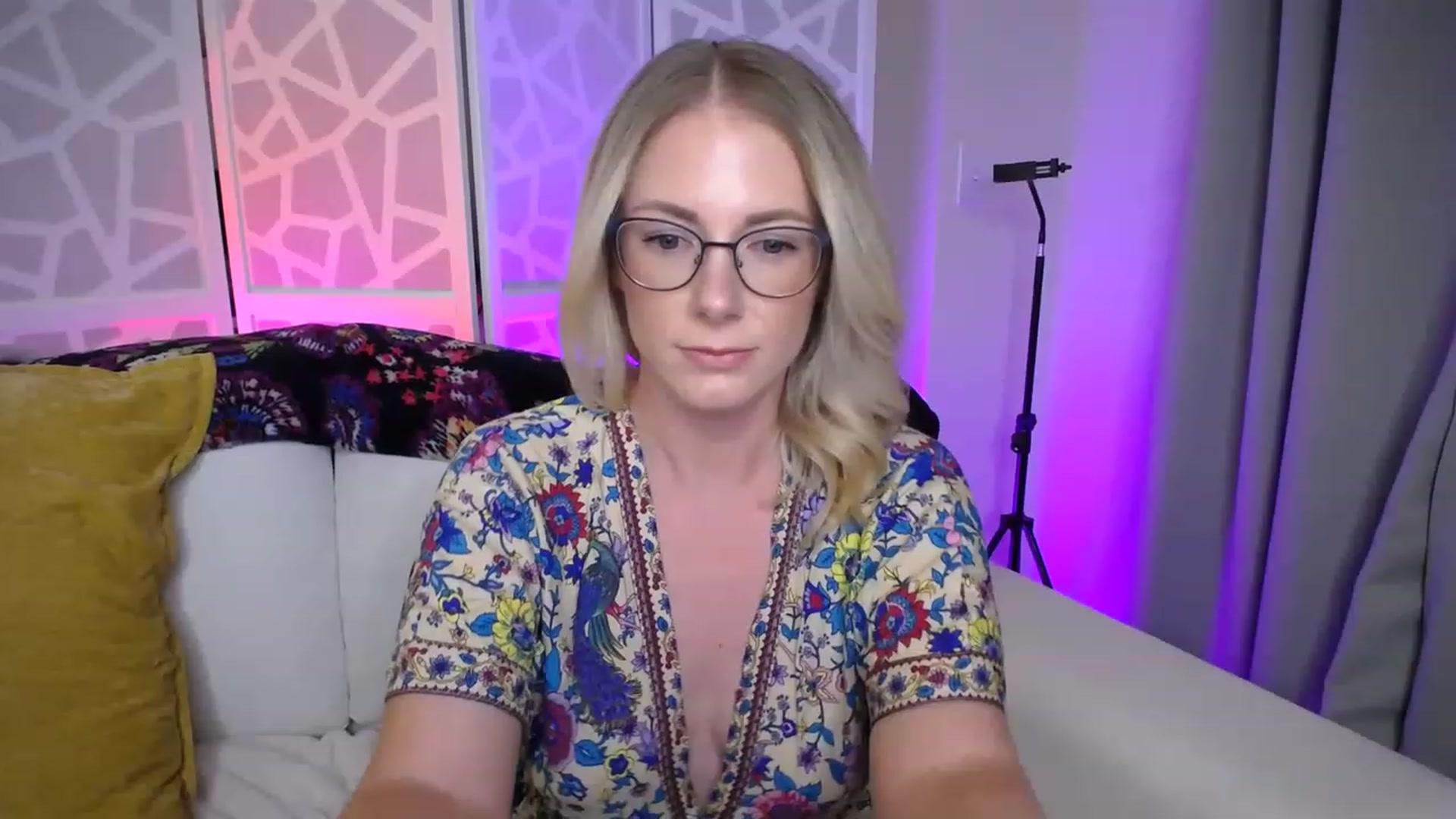 Gallery image thumbnail from TeecakeAvery's myfreecams stream on, 05/02/2023, 04:14 image 7 of 20