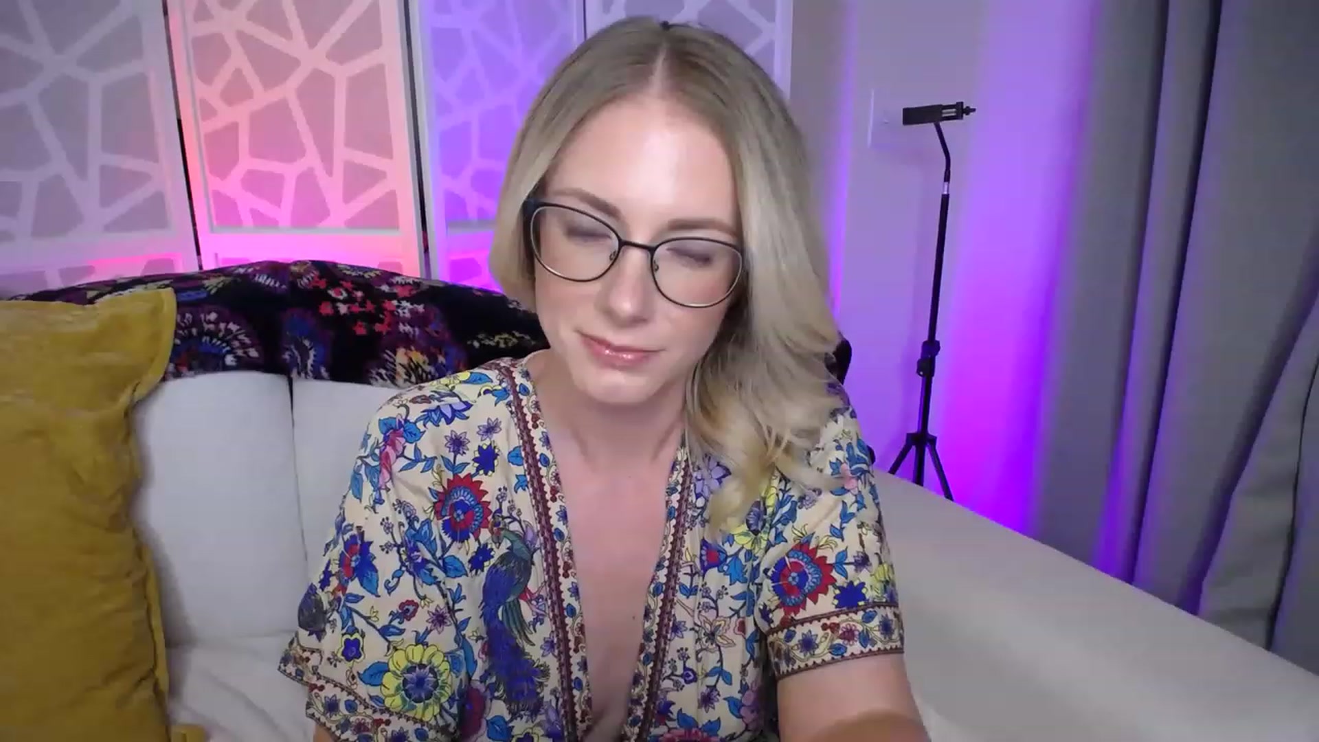 Gallery image thumbnail from TeecakeAvery's myfreecams stream on, 05/02/2023, 04:14 image 4 of 20