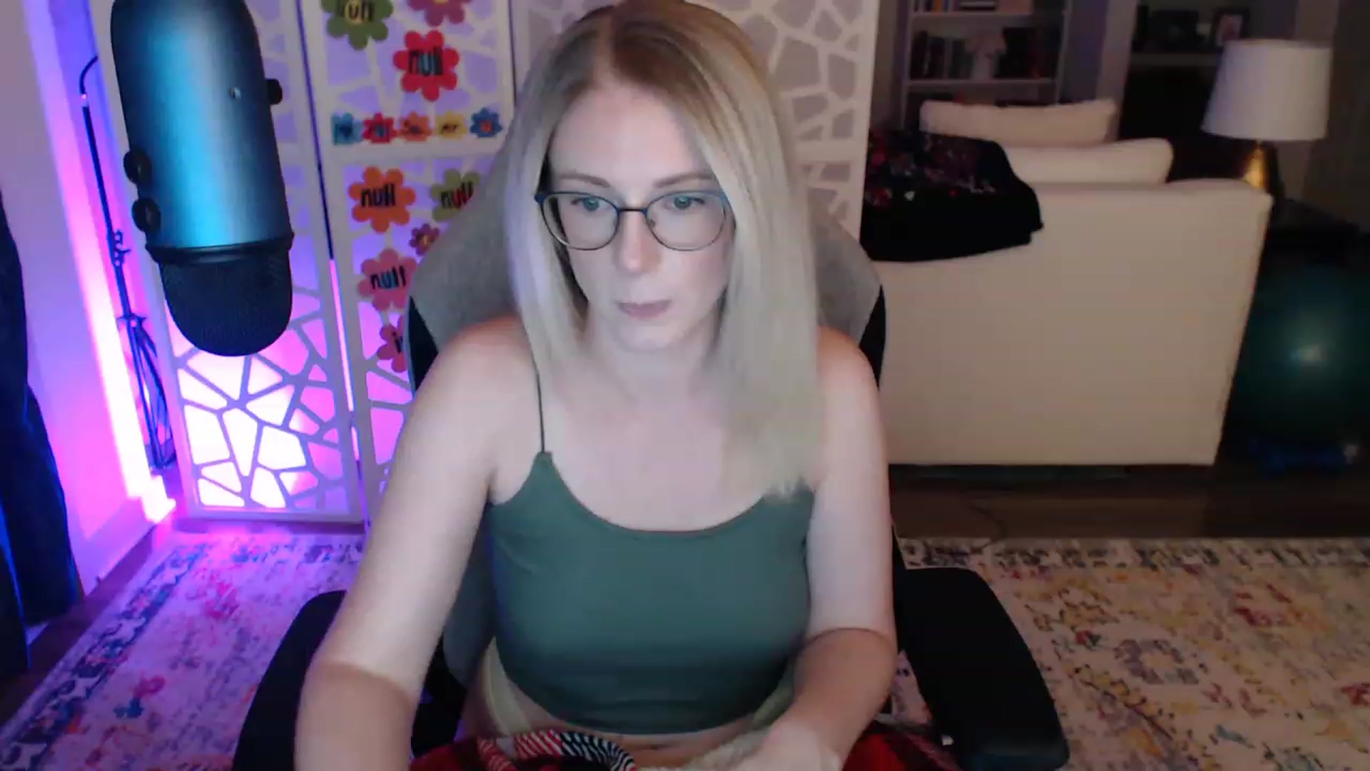 Gallery image thumbnail from TeecakeAvery's myfreecams stream on, 05/10/2023, 04:07 image 10 of 20