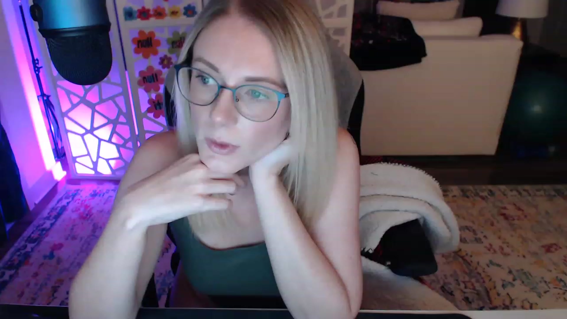 Gallery image thumbnail from TeecakeAvery's myfreecams stream on, 05/10/2023, 04:07 image 20 of 20