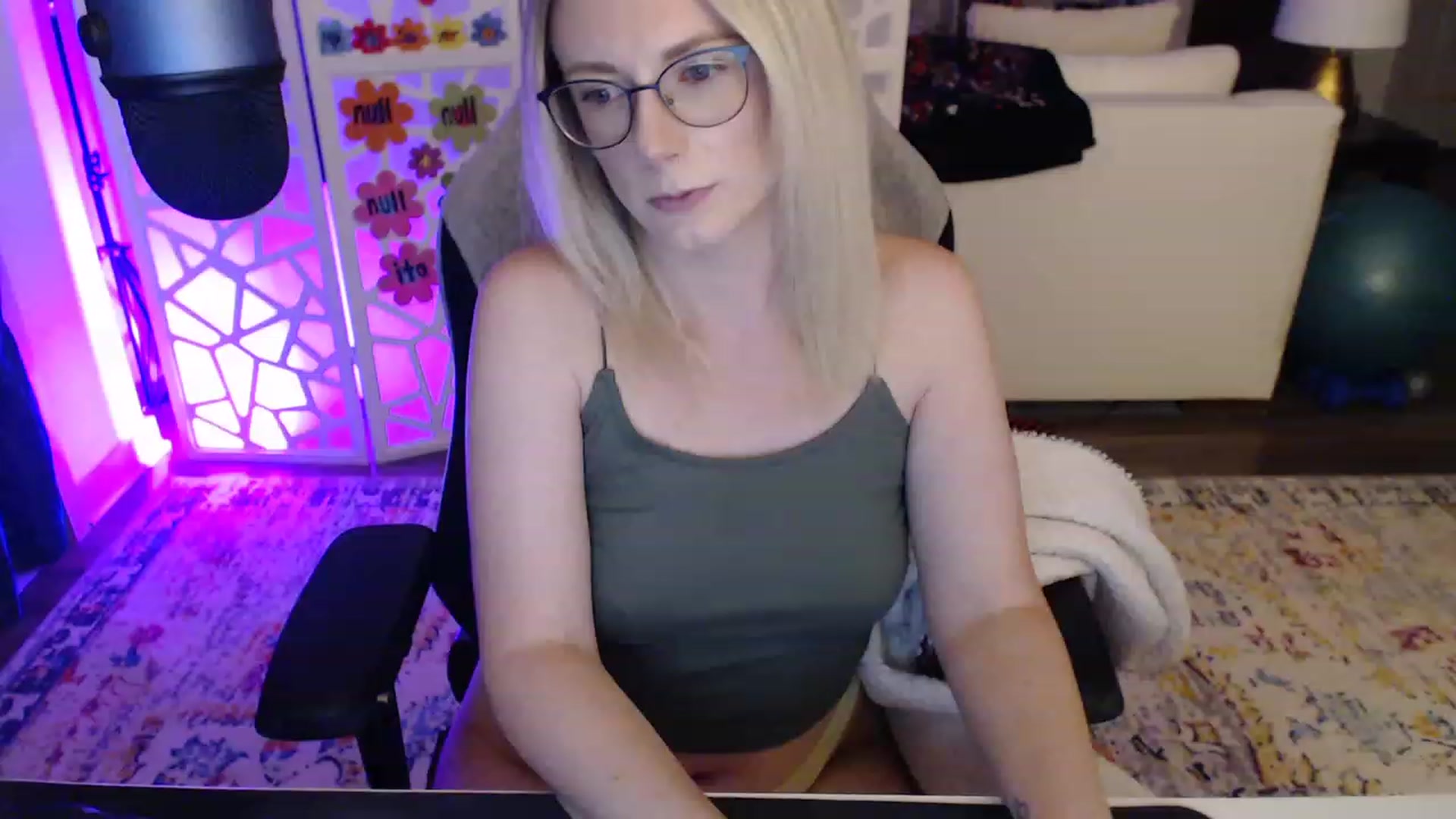 Gallery image thumbnail from TeecakeAvery's myfreecams stream on, 05/10/2023, 04:07 image 17 of 20