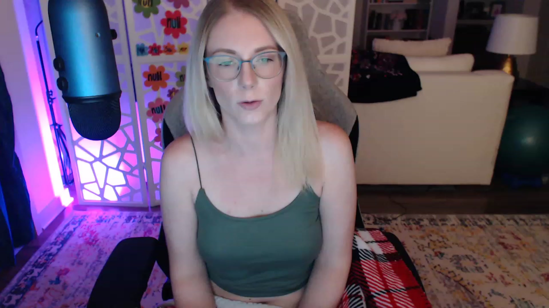 Gallery image thumbnail from TeecakeAvery's myfreecams stream on, 05/10/2023, 04:07 image 4 of 20