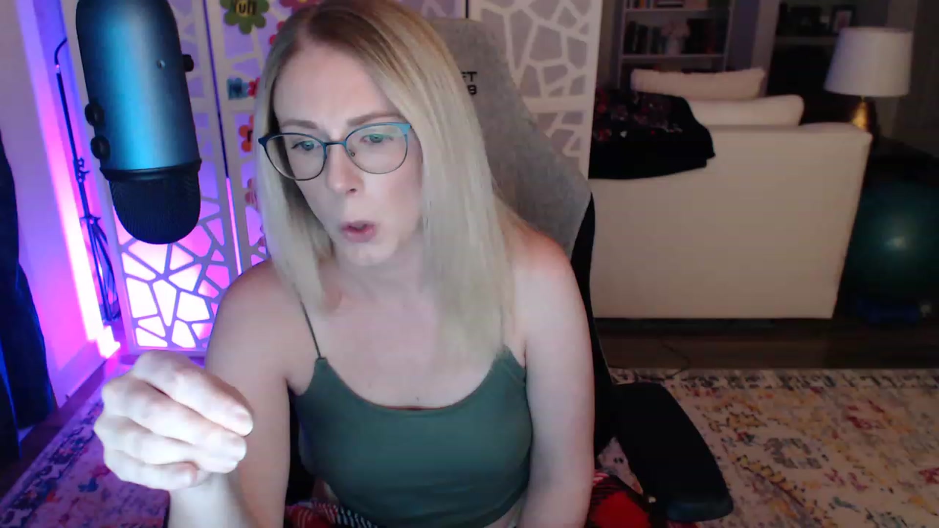Gallery image thumbnail from TeecakeAvery's myfreecams stream on, 05/10/2023, 04:07 image 8 of 20
