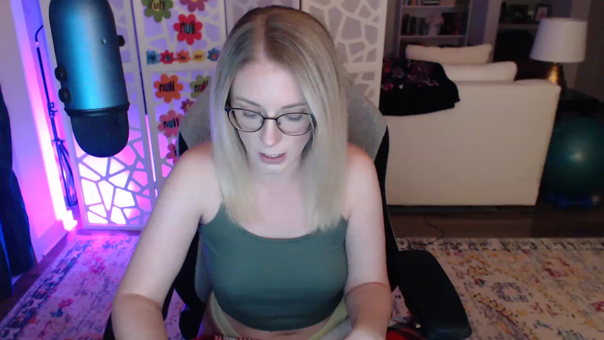 Gallery image thumbnail from TeecakeAvery's myfreecams stream on, 05/10/2023, 04:07 image 11 of 20