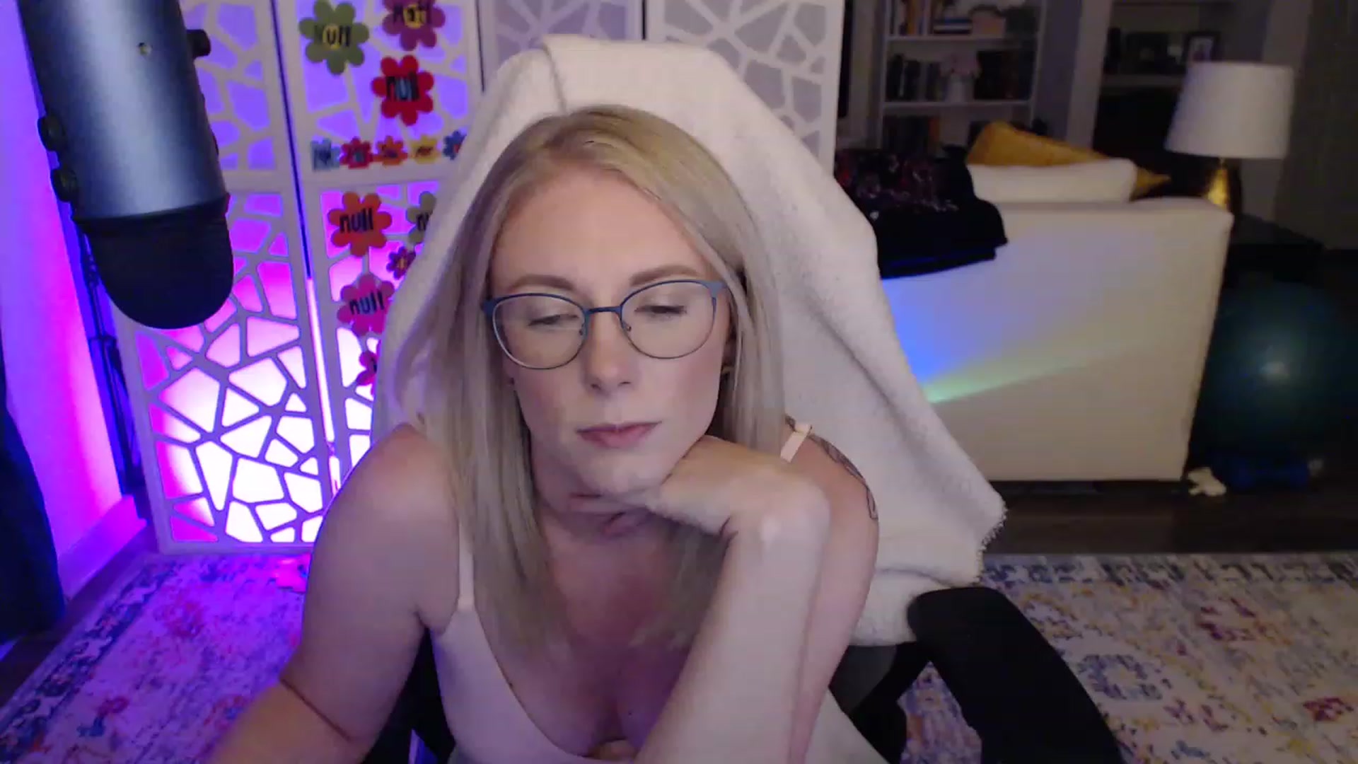 Gallery image thumbnail from TeecakeAvery's myfreecams stream on, 05/13/2023, 02:54 image 19 of 20