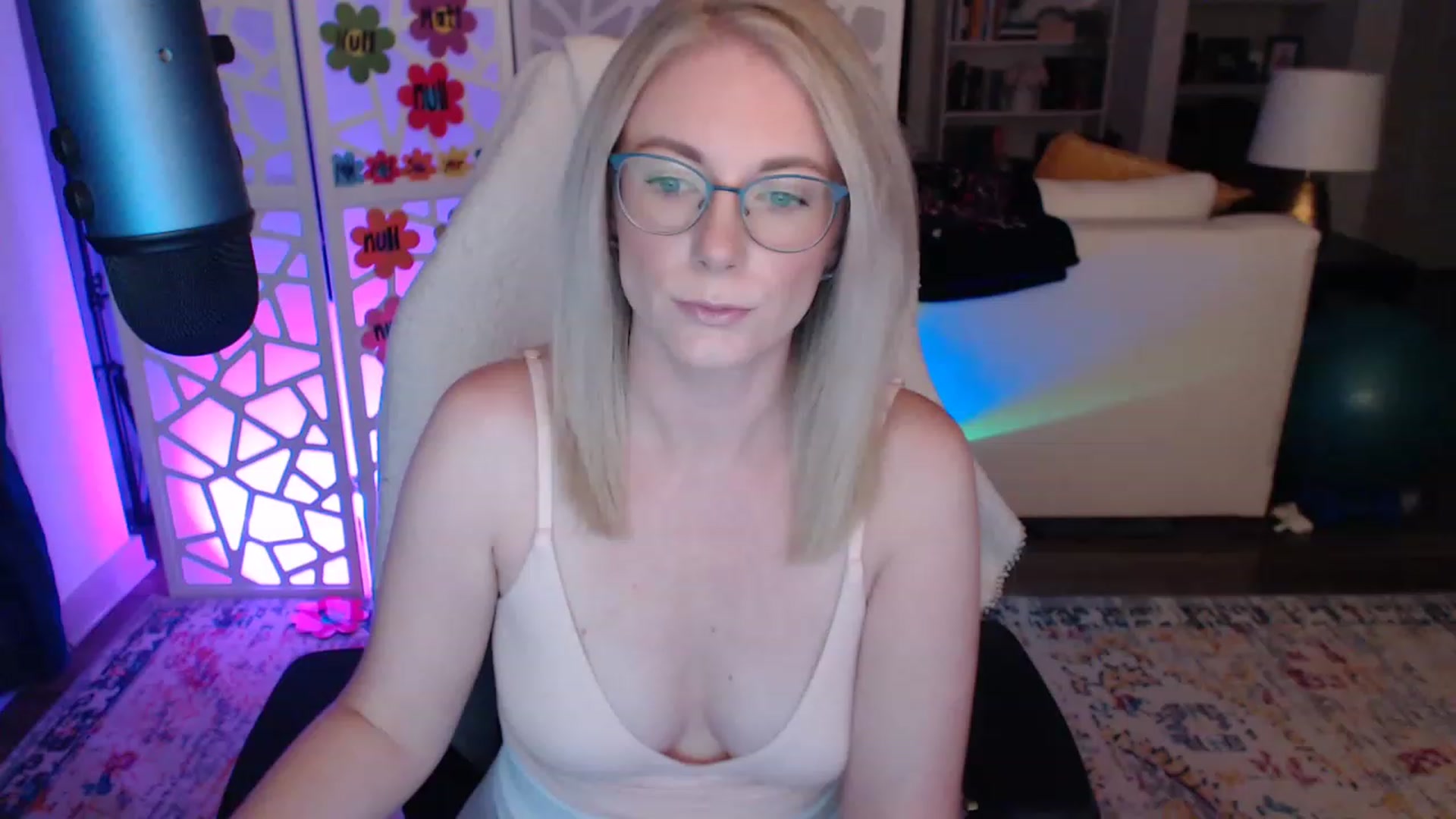 Gallery image thumbnail from TeecakeAvery's myfreecams stream on, 05/13/2023, 02:54 image 8 of 20