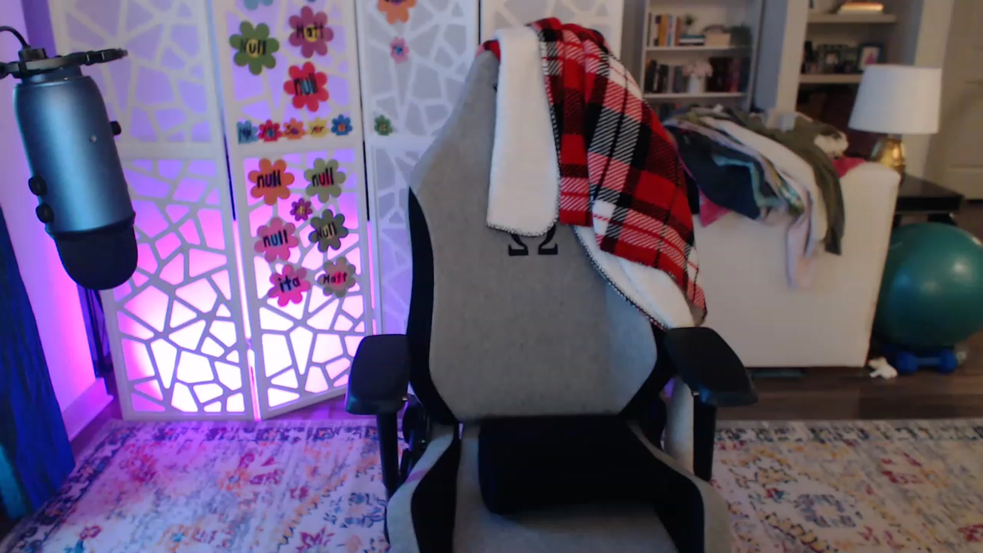 Gallery image thumbnail from TeecakeAvery's myfreecams stream on, 05/14/2023, 03:25 image 7 of 20