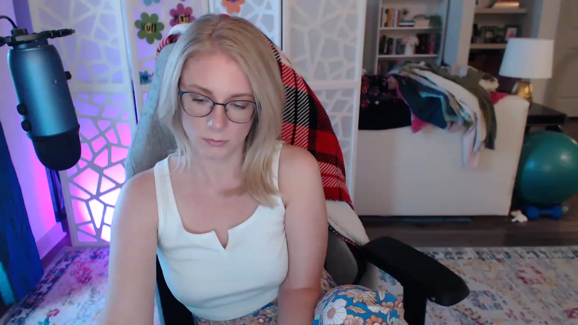 Gallery image thumbnail from TeecakeAvery's myfreecams stream on, 05/14/2023, 03:25 image 6 of 20
