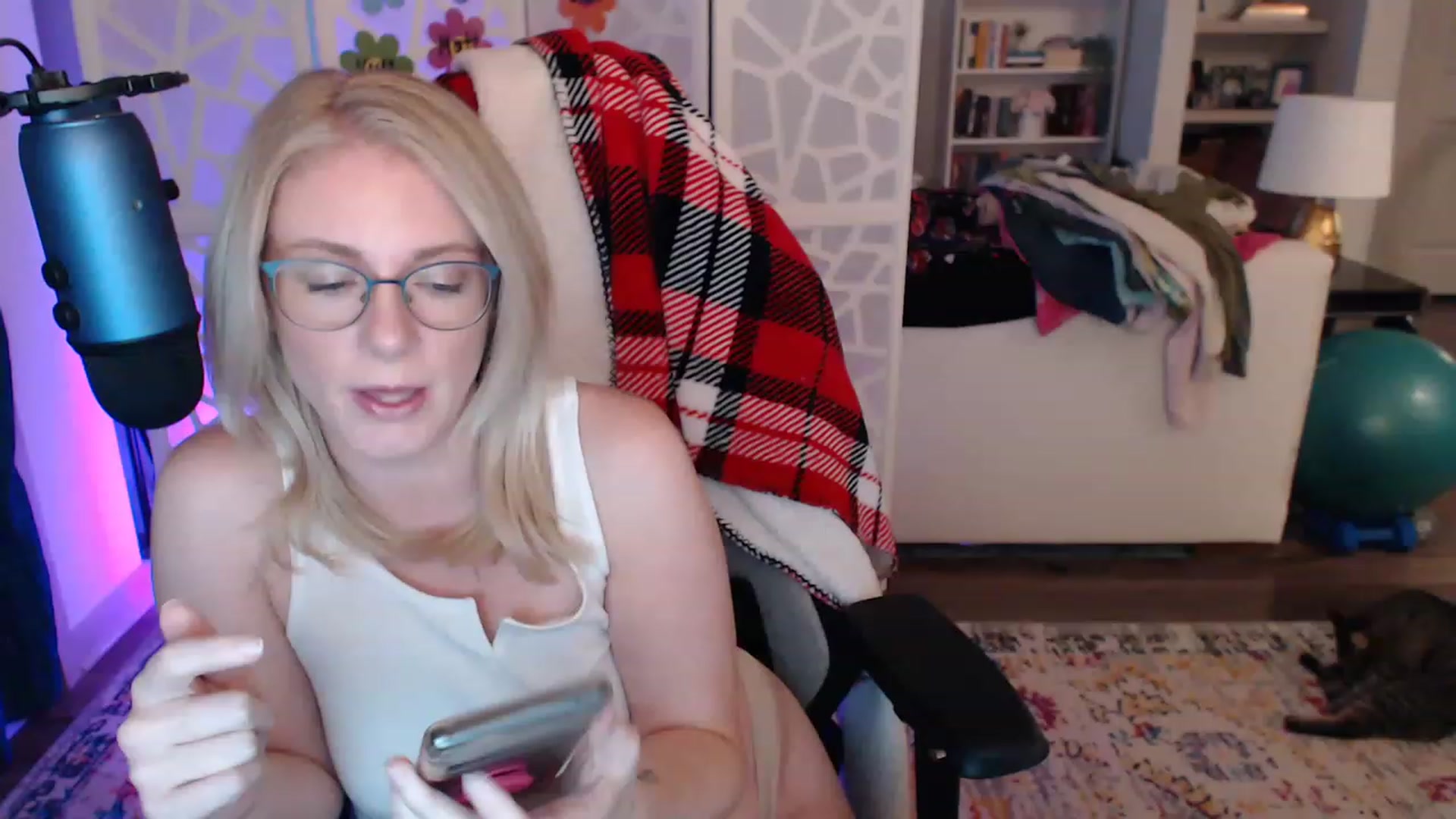 Gallery image thumbnail from TeecakeAvery's myfreecams stream on, 05/14/2023, 03:25 image 8 of 20