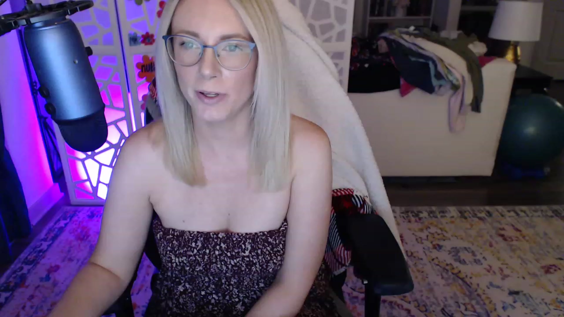 Gallery image thumbnail from TeecakeAvery's myfreecams stream on, 05/15/2023, 03:20 image 8 of 20