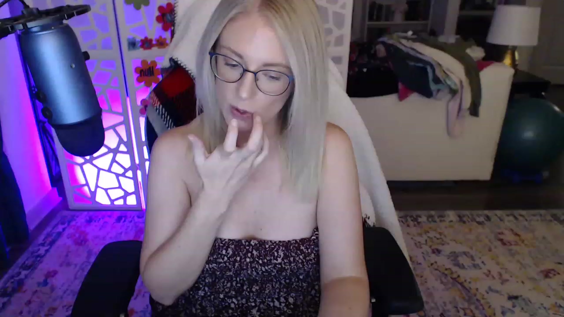 Gallery image thumbnail from TeecakeAvery's myfreecams stream on, 05/15/2023, 03:20 image 15 of 20