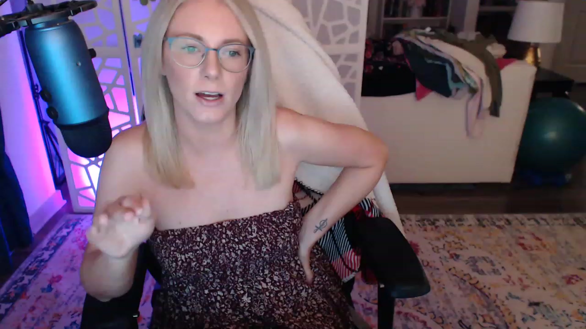 Gallery image thumbnail from TeecakeAvery's myfreecams stream on, 05/15/2023, 03:20 image 1 of 20