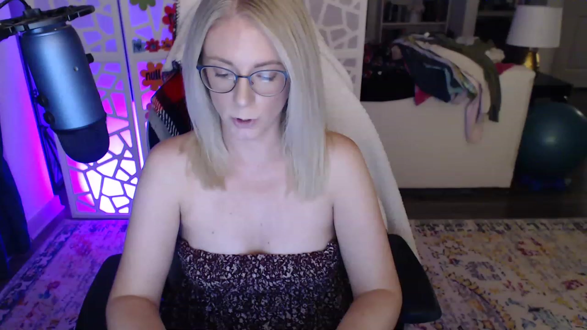 Gallery image thumbnail from TeecakeAvery's myfreecams stream on, 05/15/2023, 03:20 image 18 of 20