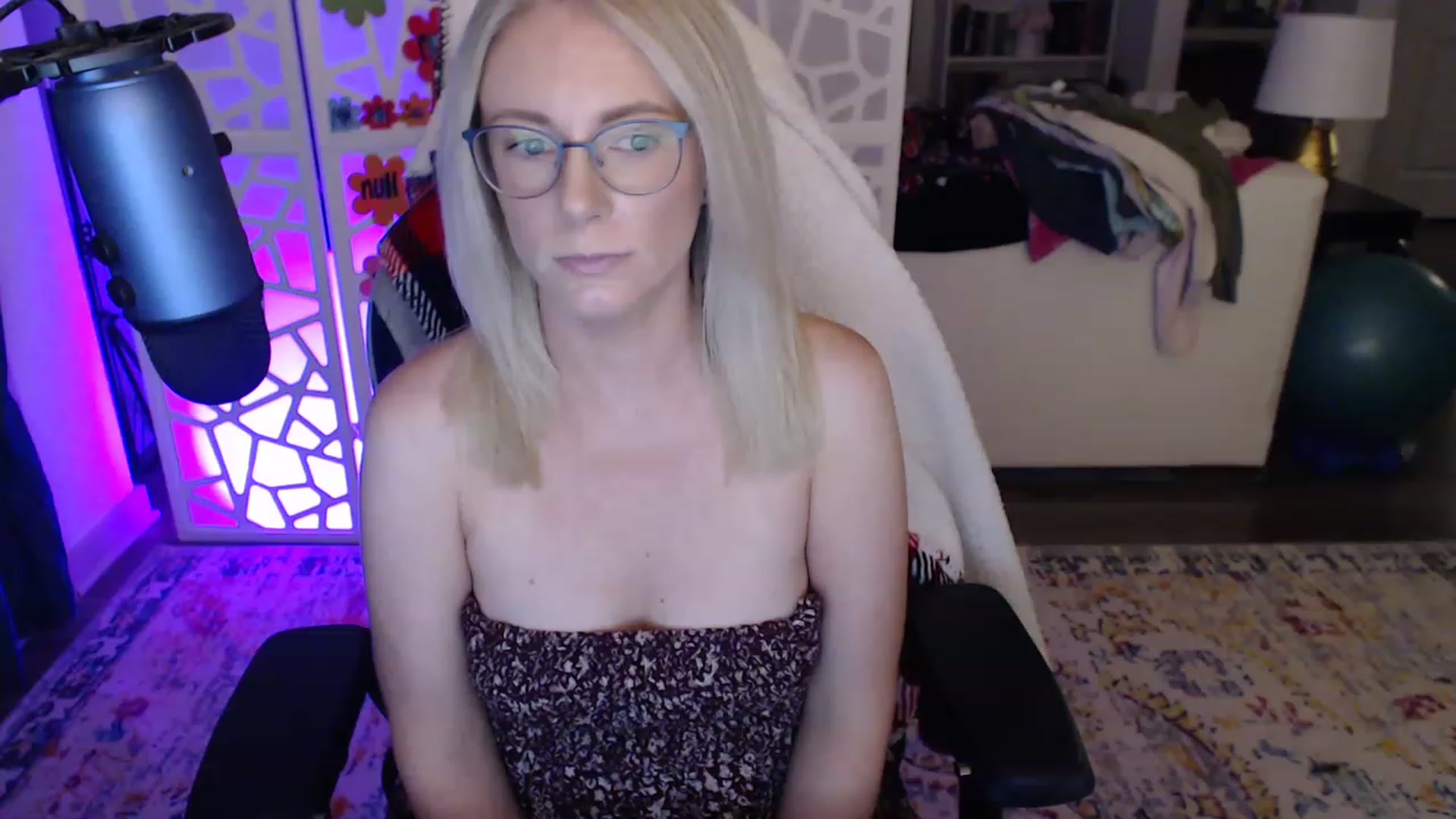 Gallery image thumbnail from TeecakeAvery's myfreecams stream on, 05/15/2023, 03:20 image 16 of 20